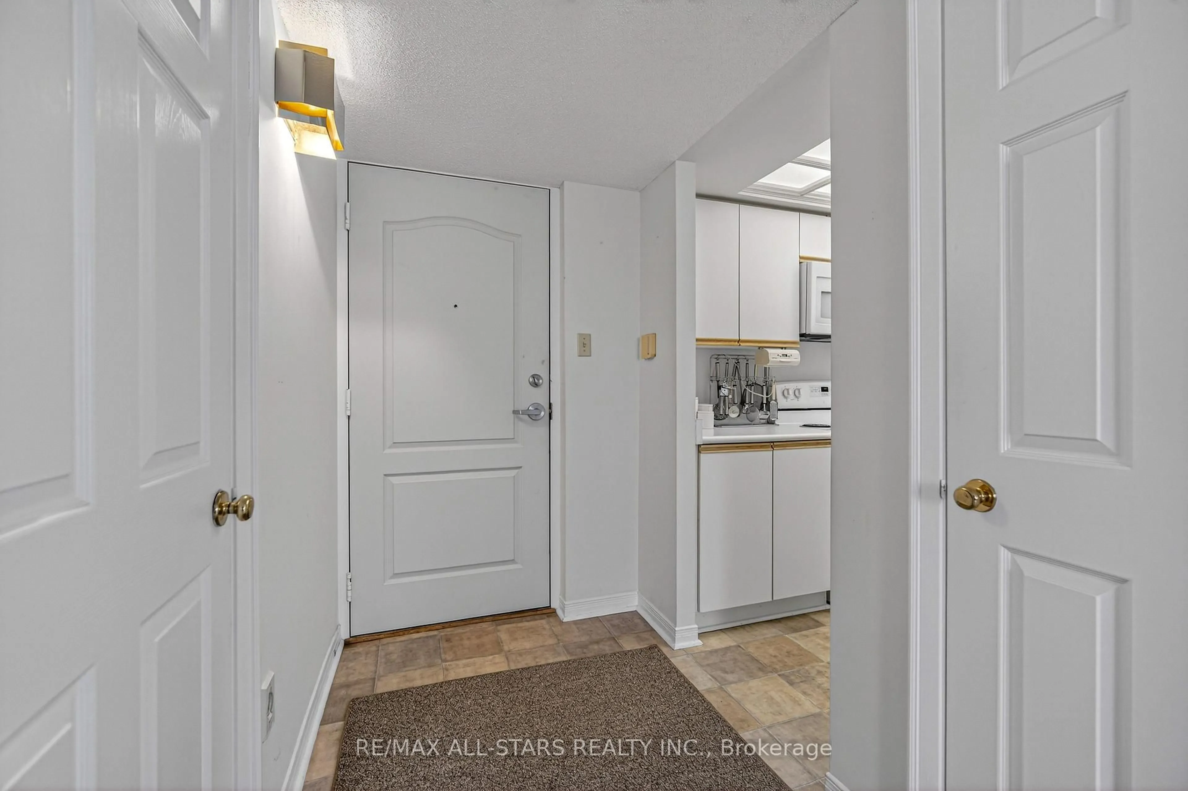 Indoor entryway for 50 Rivermill Blvd #307, Kawartha Lakes Ontario K9V 6C1