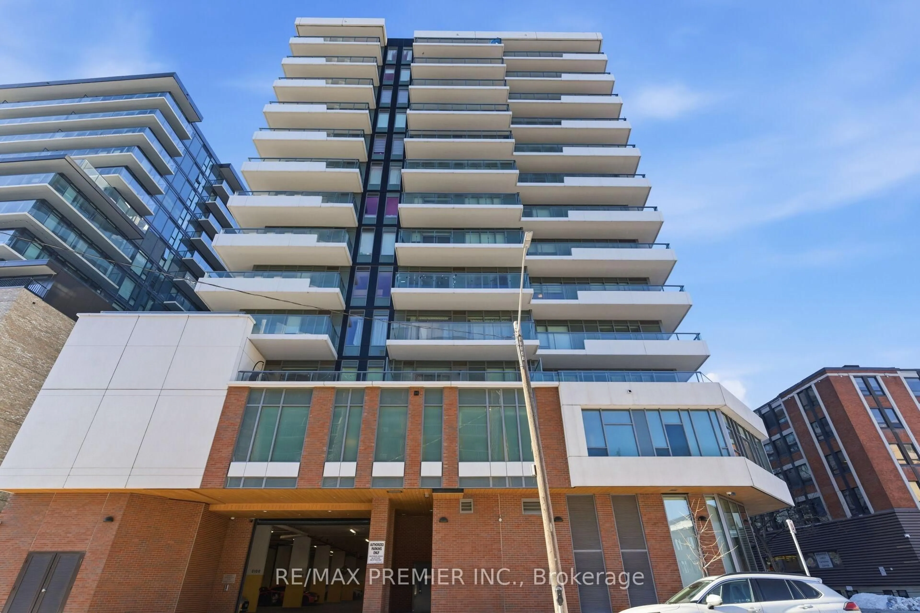 Indoor foyer for 212 King William St #914, Hamilton Ontario L6R 3N9