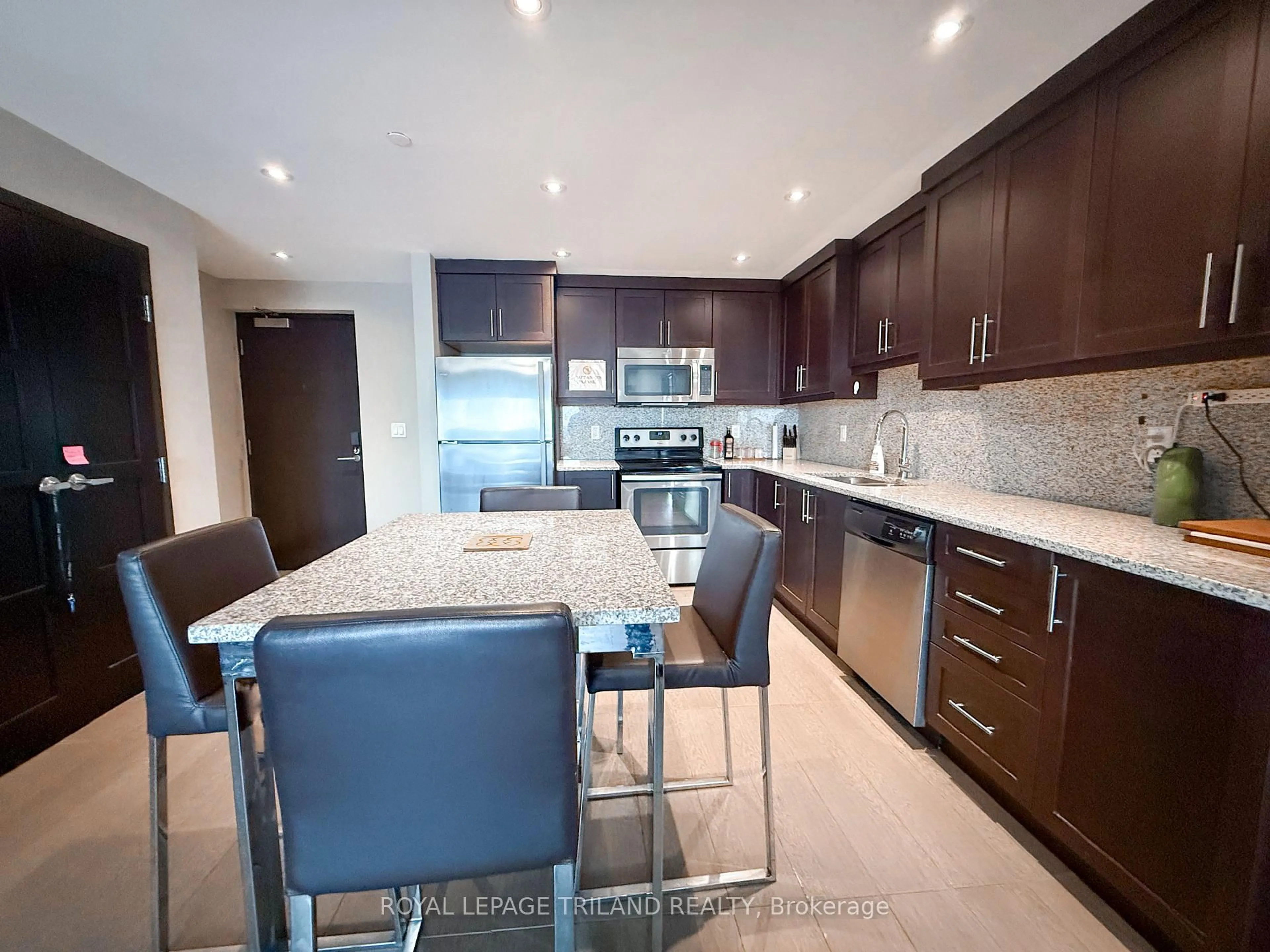 Open concept kitchen, ceramic/tile floor for 1235 RICHMOND St #1514, London East Ontario N6A 0C1