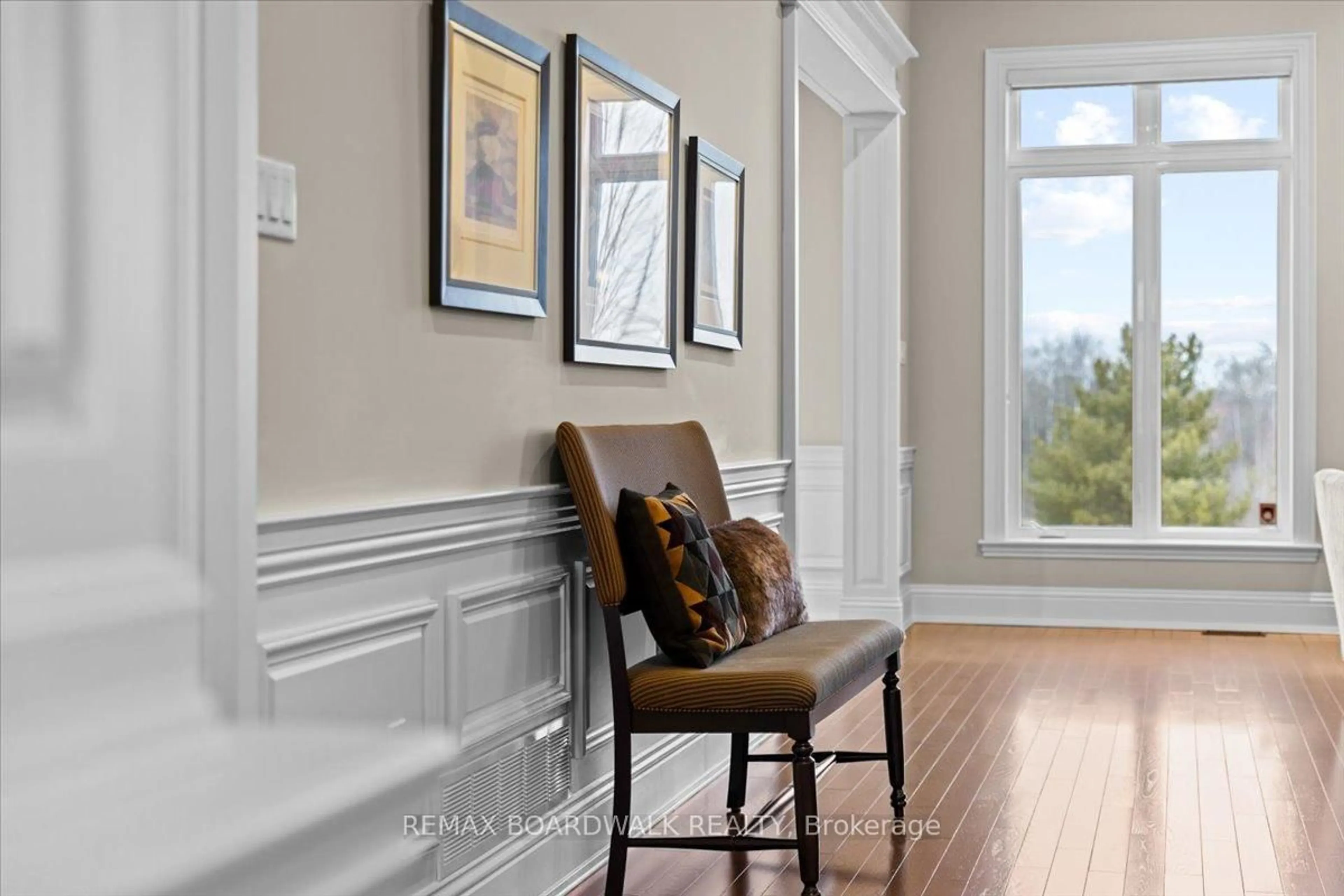 Indoor entryway for 1530 CREAGAN Crt, Cumberland Ontario K4C 0A5