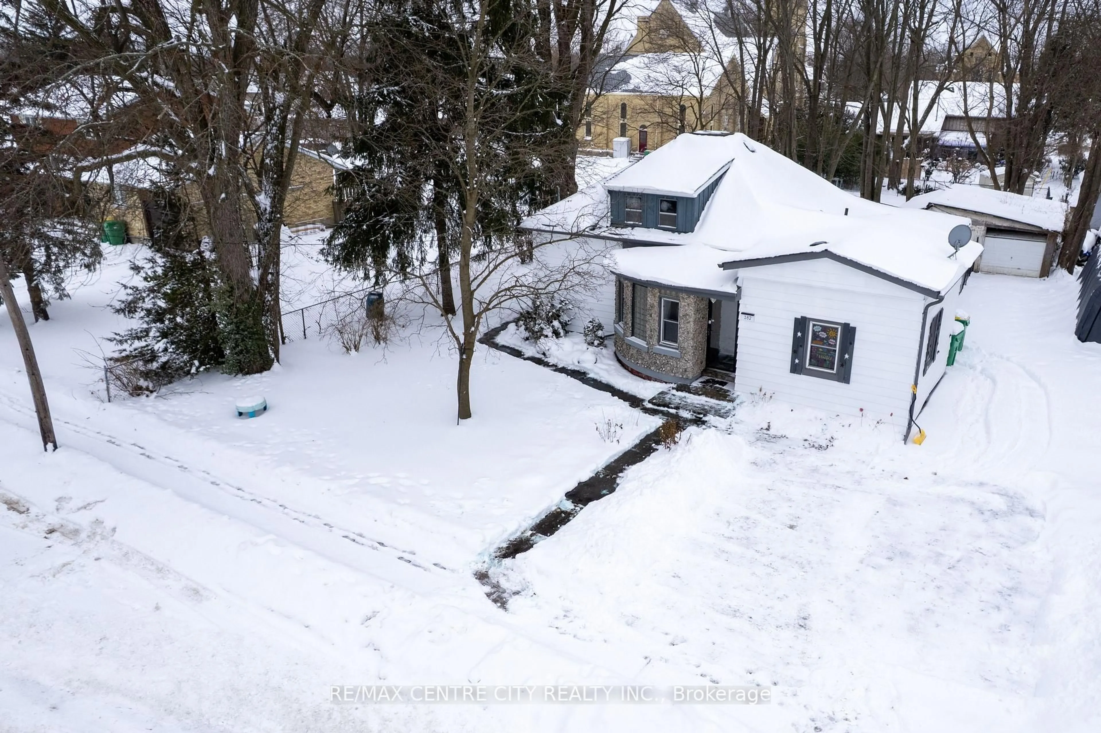 A pic from outside/outdoor area/front of a property/back of a property/a pic from drone, street for 182 Victoria St, Southwest Middlesex Ontario N0L 1M0