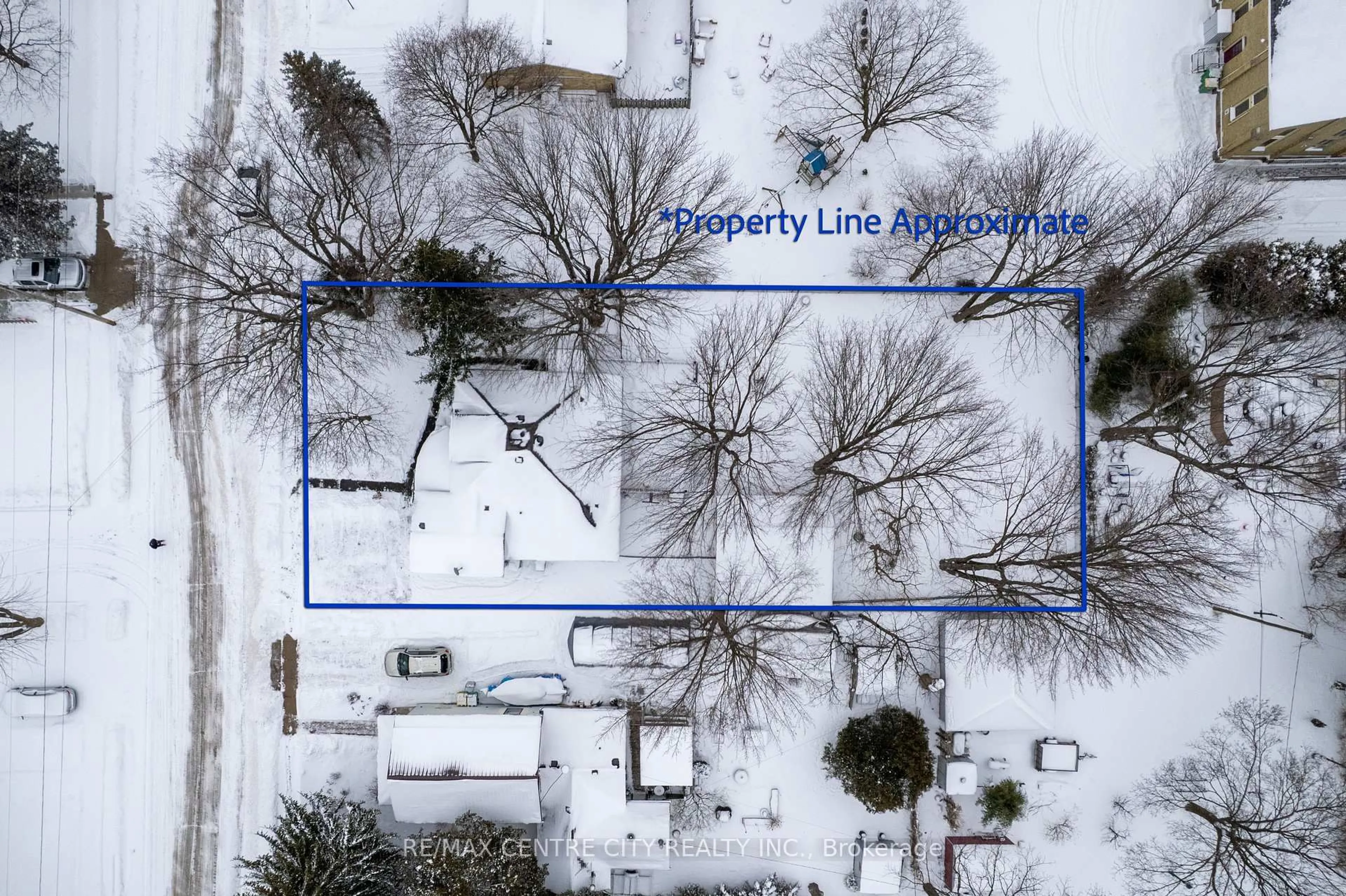 A pic from outside/outdoor area/front of a property/back of a property/a pic from drone, street for 182 Victoria St, Southwest Middlesex Ontario N0L 1M0