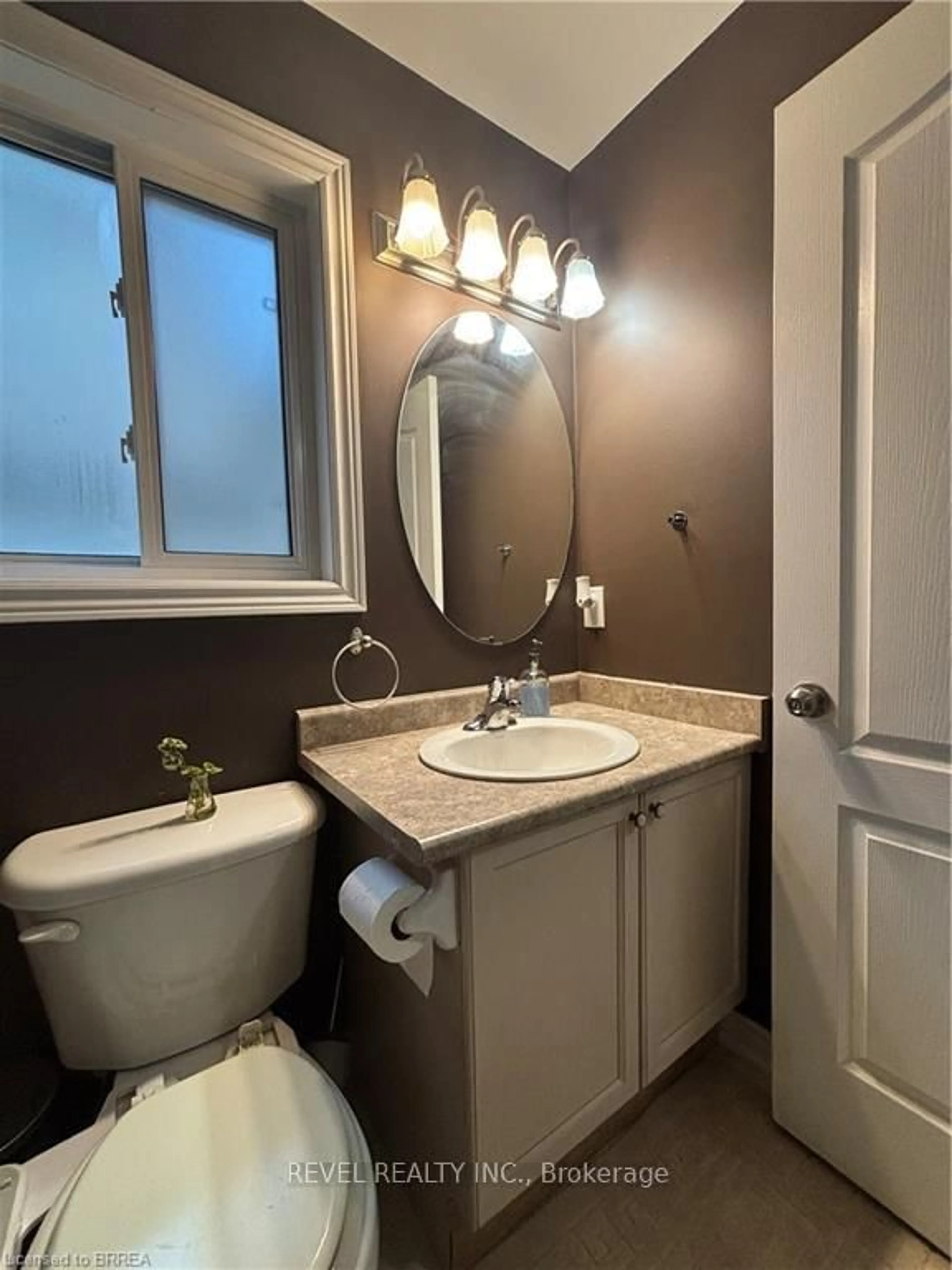 Standard bathroom, ceramic/tile floor for 252 Berry St, Shelburne Ontario L9V 3E1