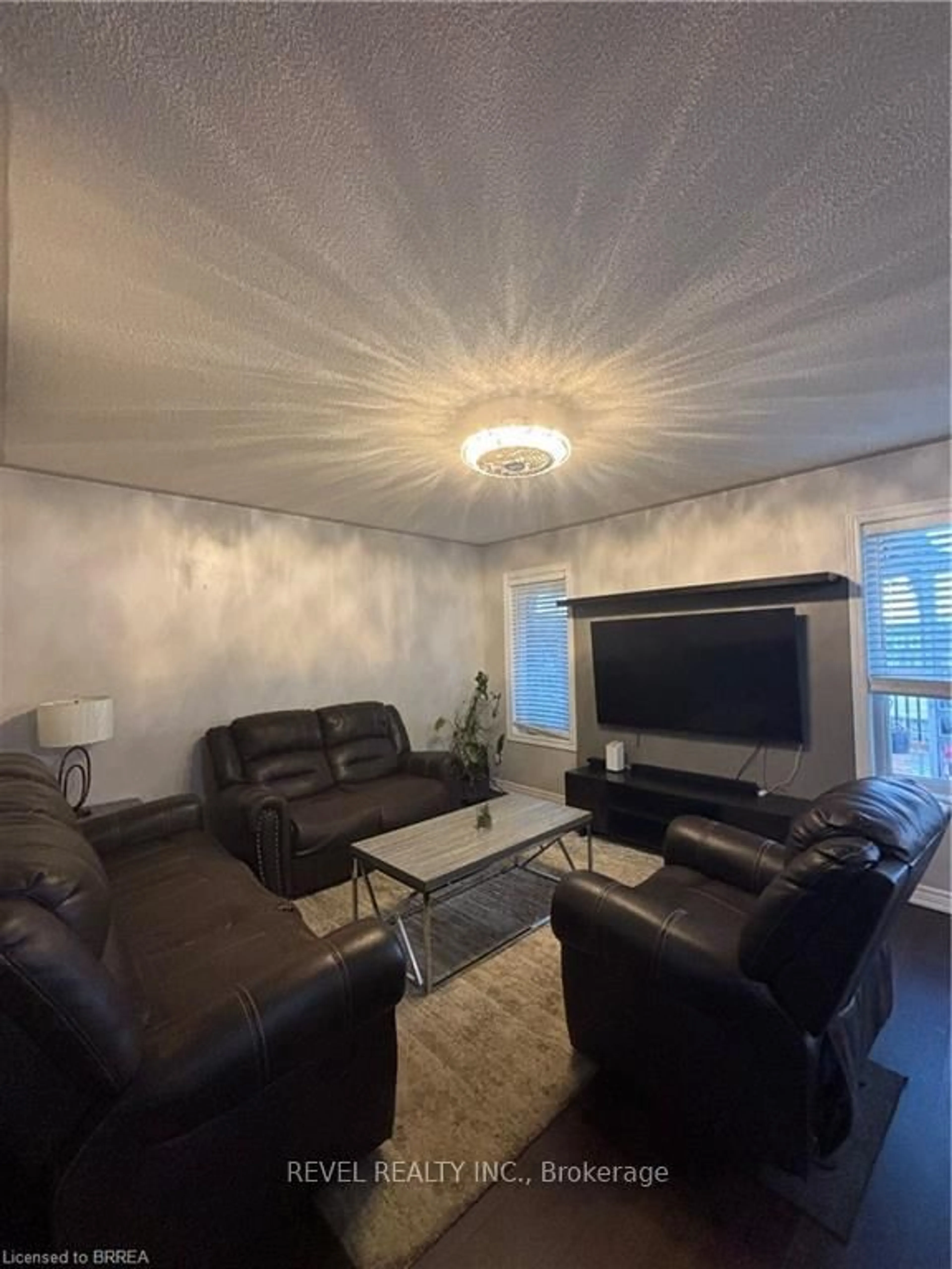 Living room with furniture, unknown for 252 Berry St, Shelburne Ontario L9V 3E1