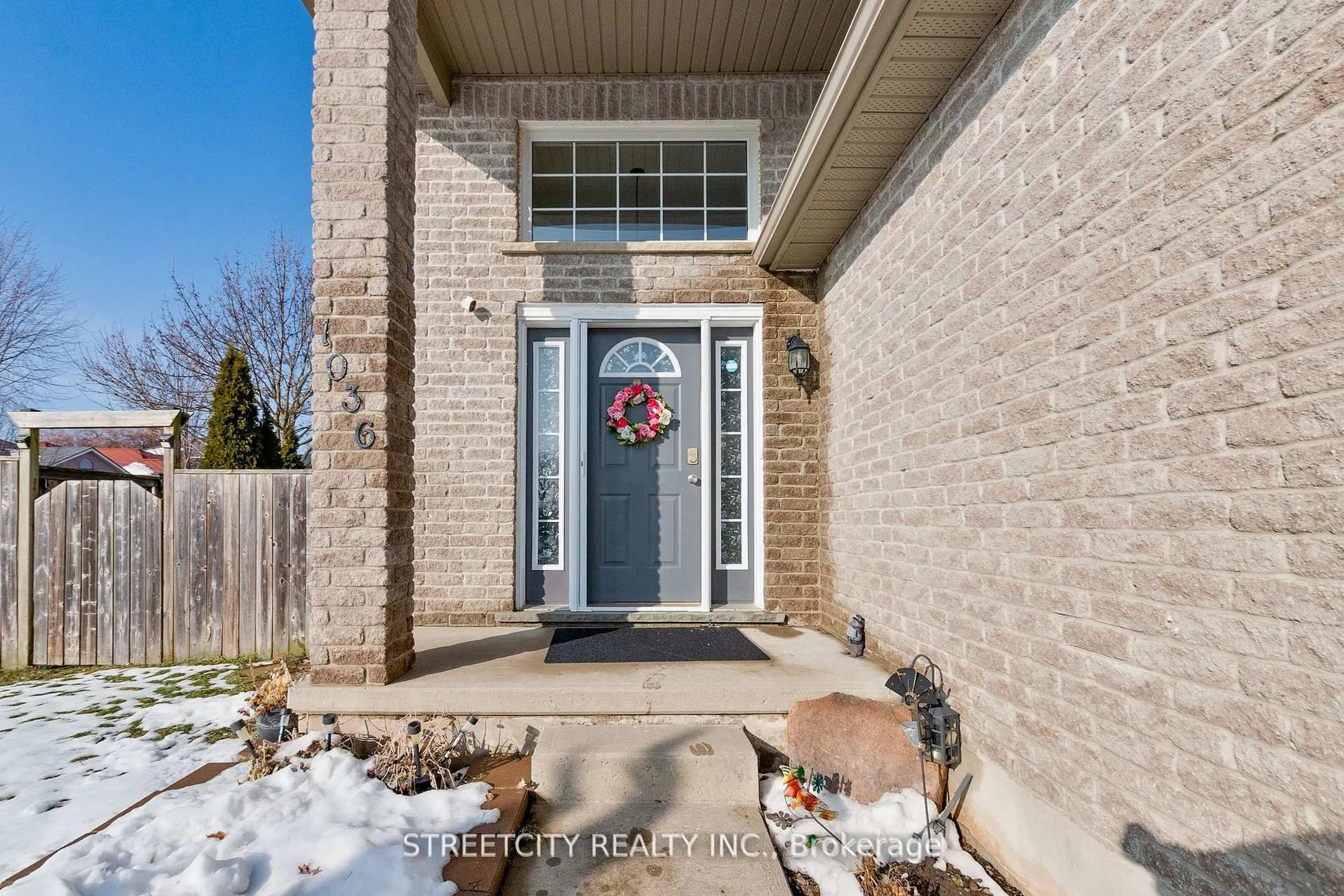 Indoor entryway for 1036 Marigold St, London North Ontario N5X 4N9