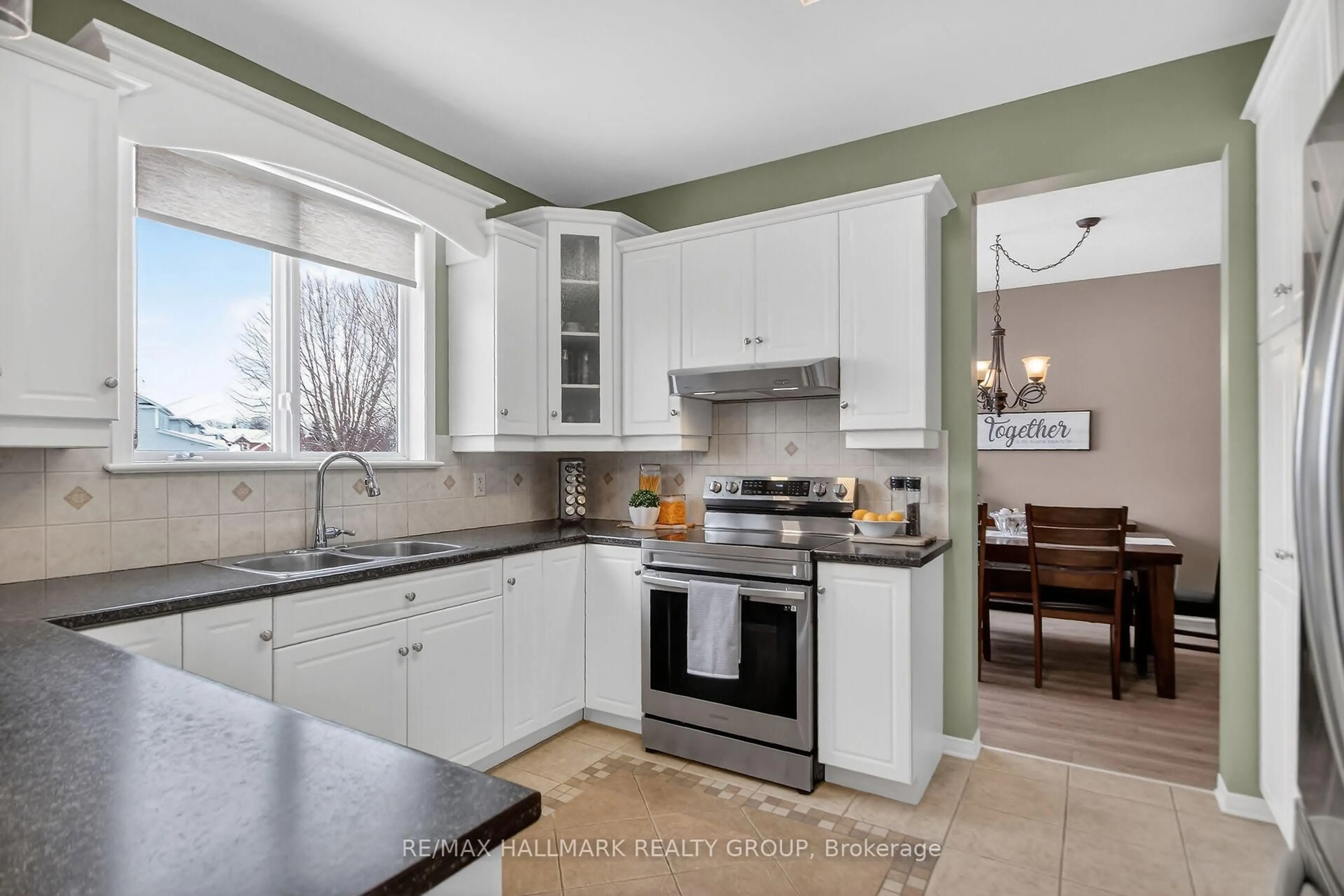 Open concept kitchen, ceramic/tile floor for 355 West Ridge Dr, Stittsville Ontario K2S 2G8