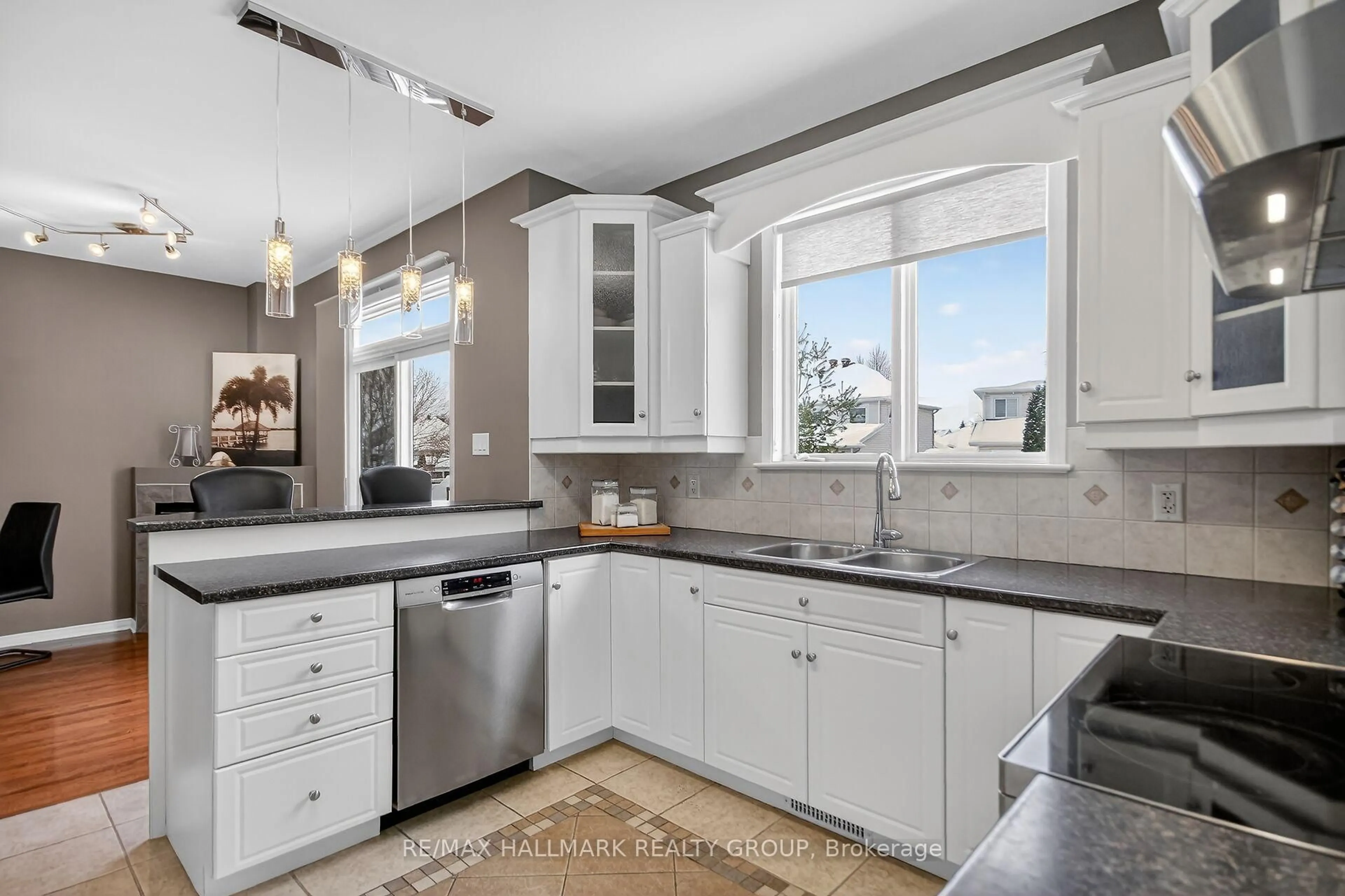 Open concept kitchen, ceramic/tile floor for 355 West Ridge Dr, Stittsville Ontario K2S 2G8