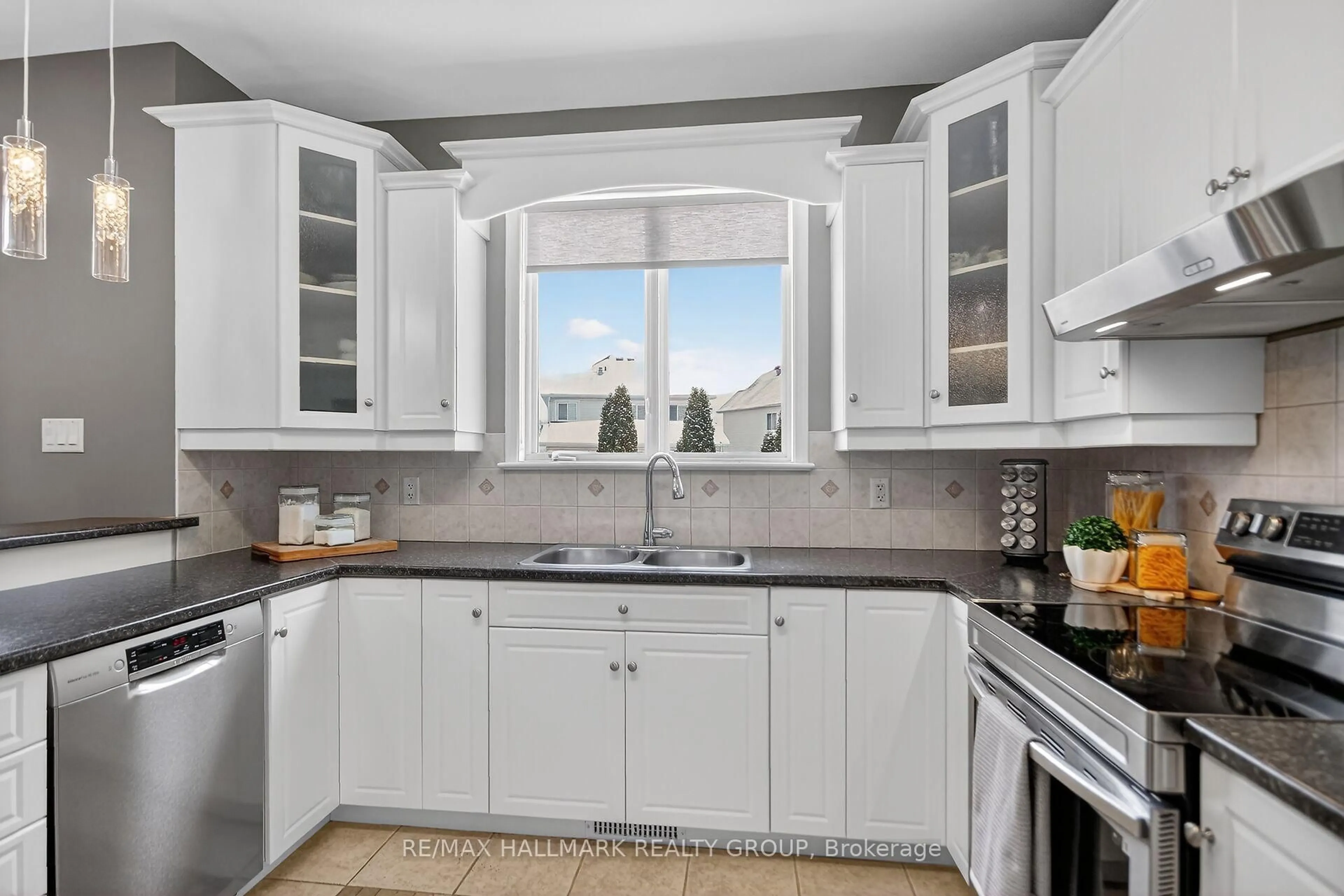 Unknown for 355 West Ridge Dr, Stittsville Ontario K2S 2G8