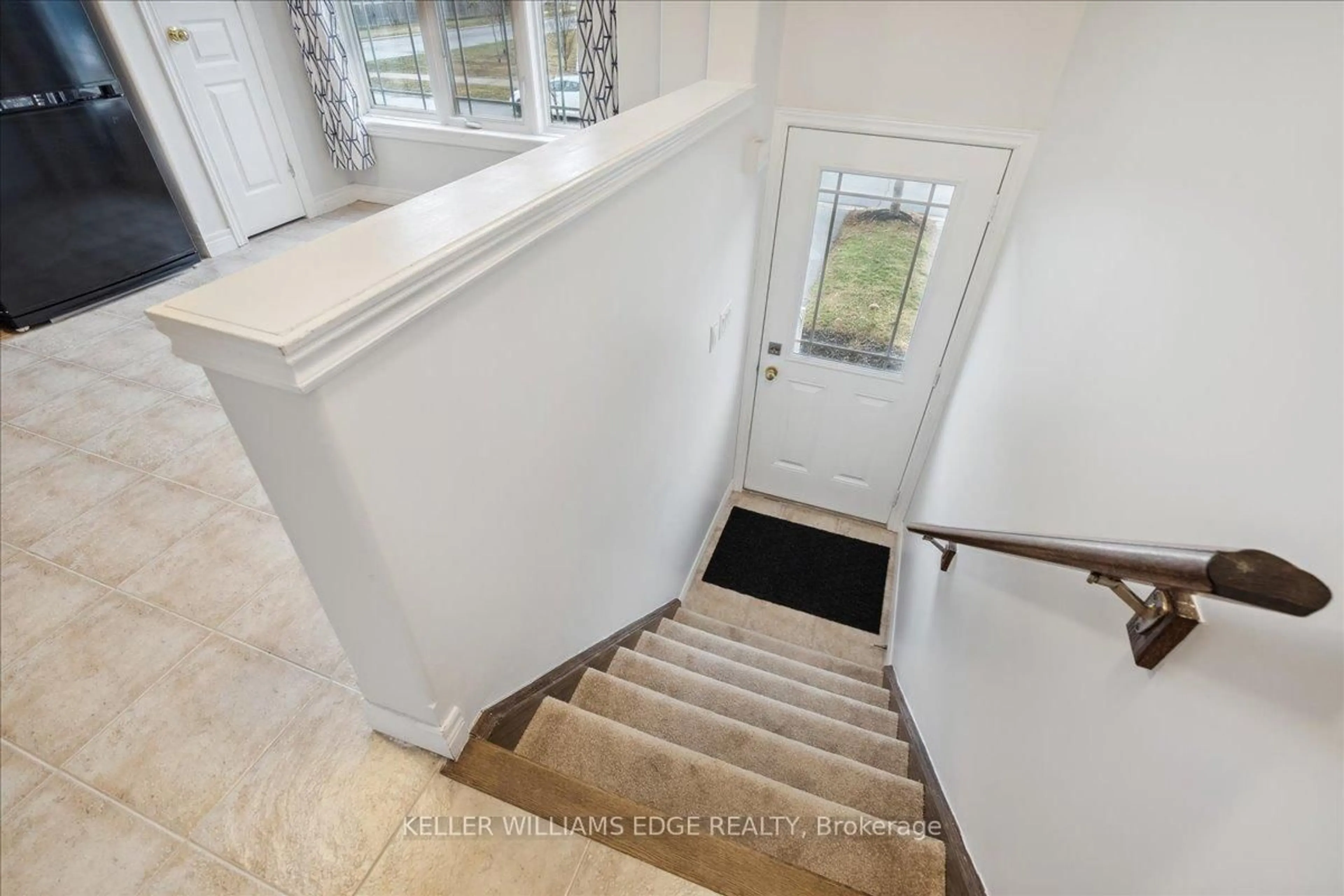 Stairs for 65 Willow Lane, Grimsby Ontario L3M 0B2