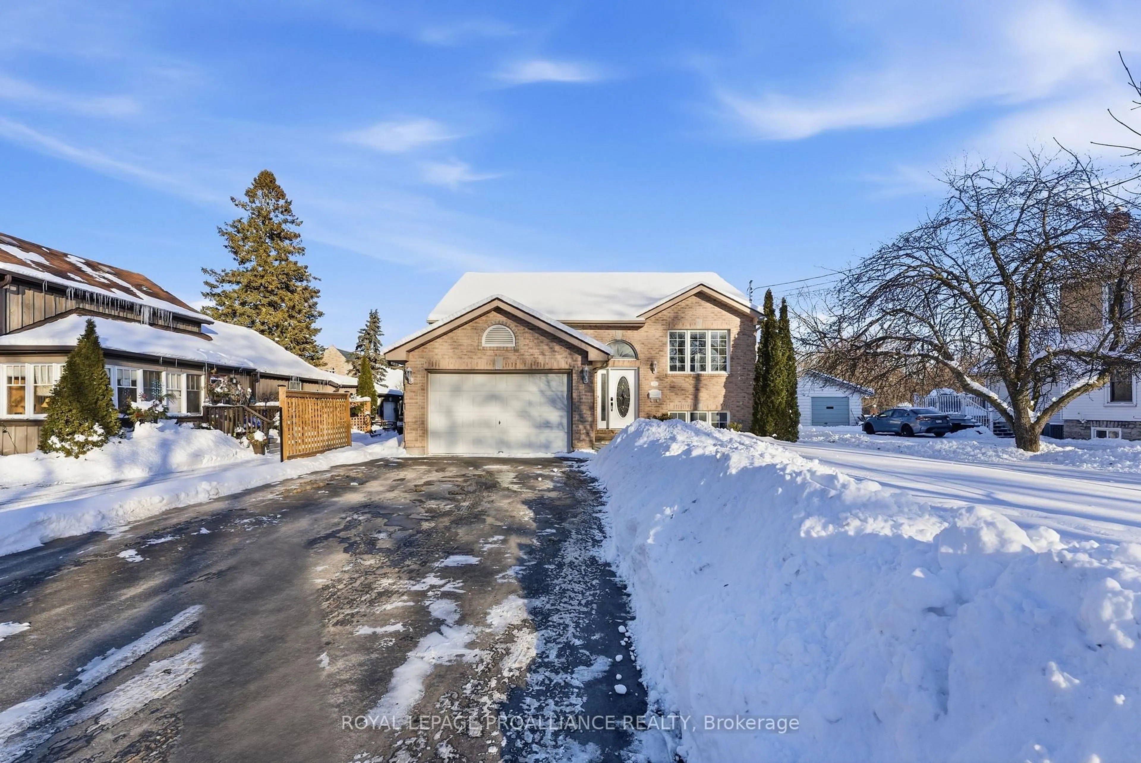A pic from outside/outdoor area/front of a property/back of a property/a pic from drone, street for 253 Herchimer Ave, Belleville Ontario K8N 4H1