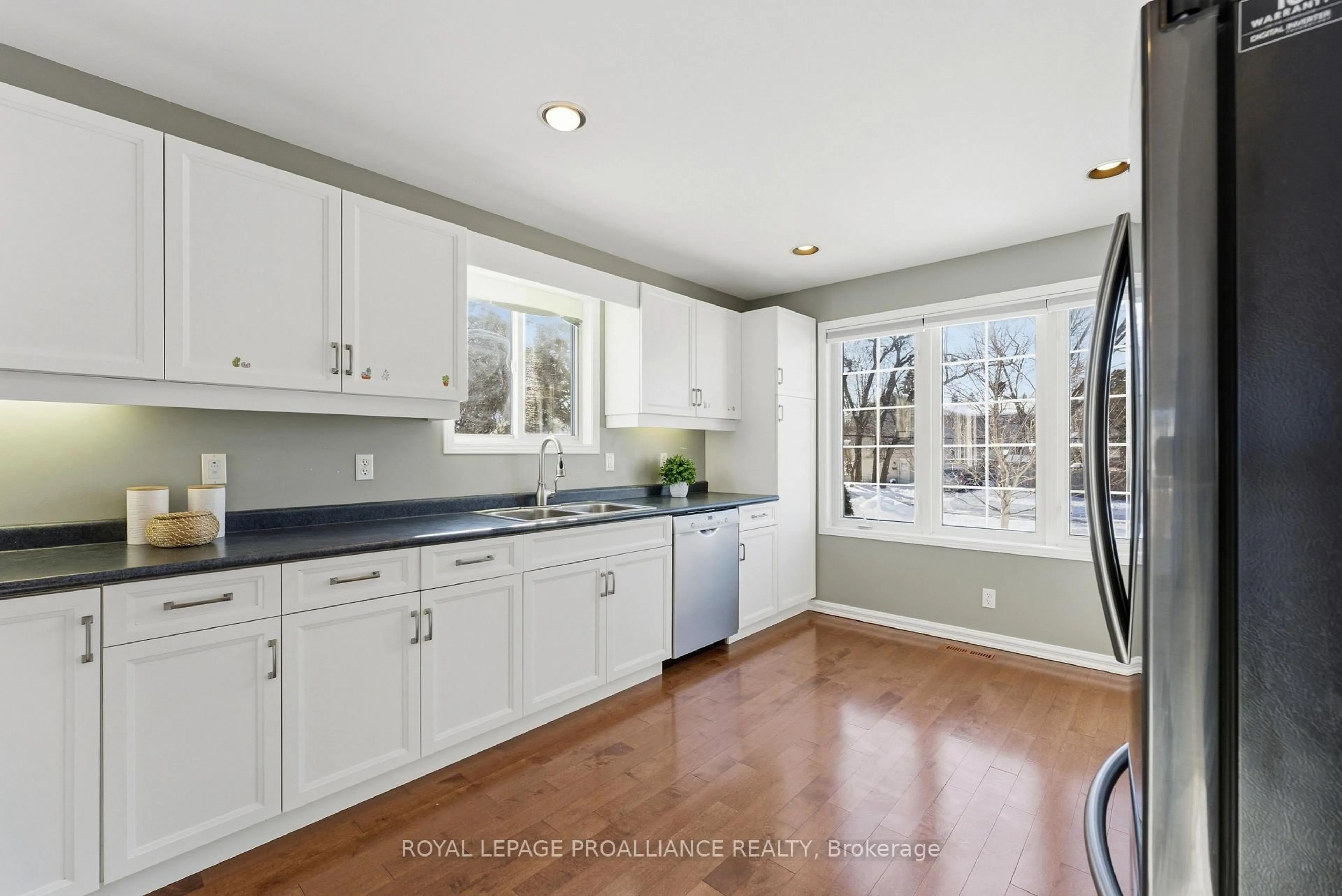 Open concept kitchen, ceramic/tile floor for 253 Herchimer Ave, Belleville Ontario K8N 4H1