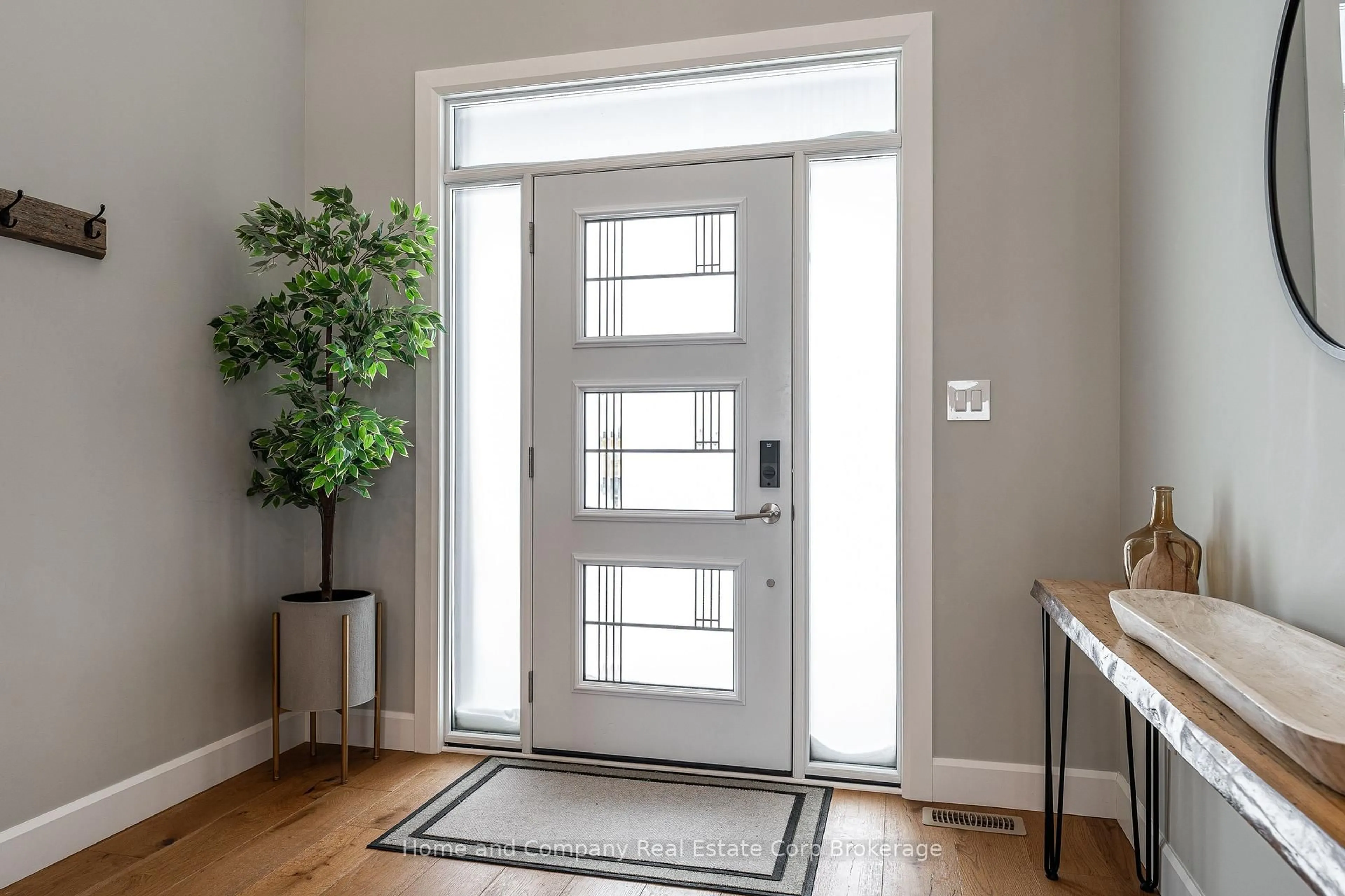 Indoor entryway for 23 Hawthorn Crt, St. Marys Ontario N4X 0B9