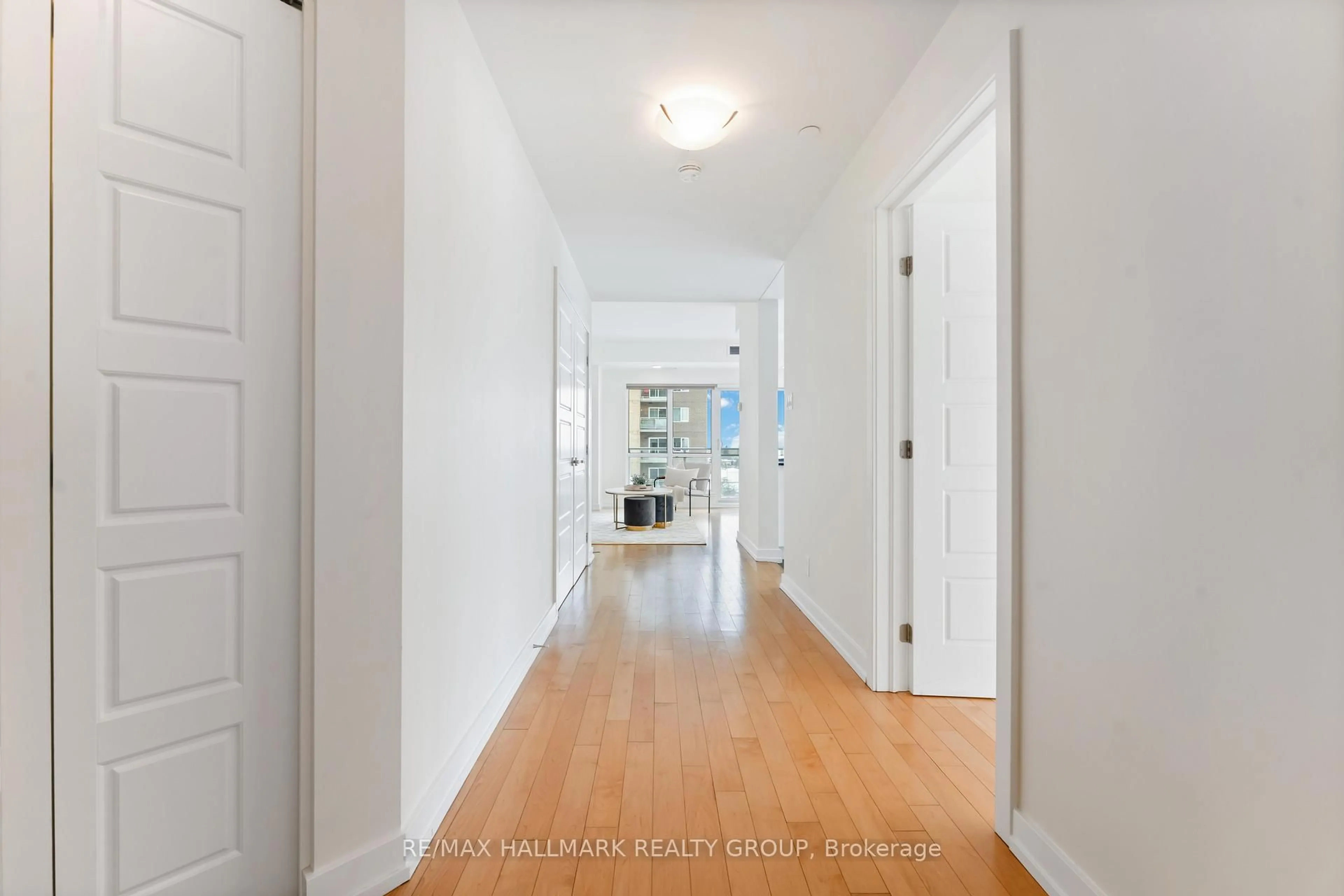 Indoor entryway for 330 TITAN Private #510, Ottawa Ontario K2G 1G3