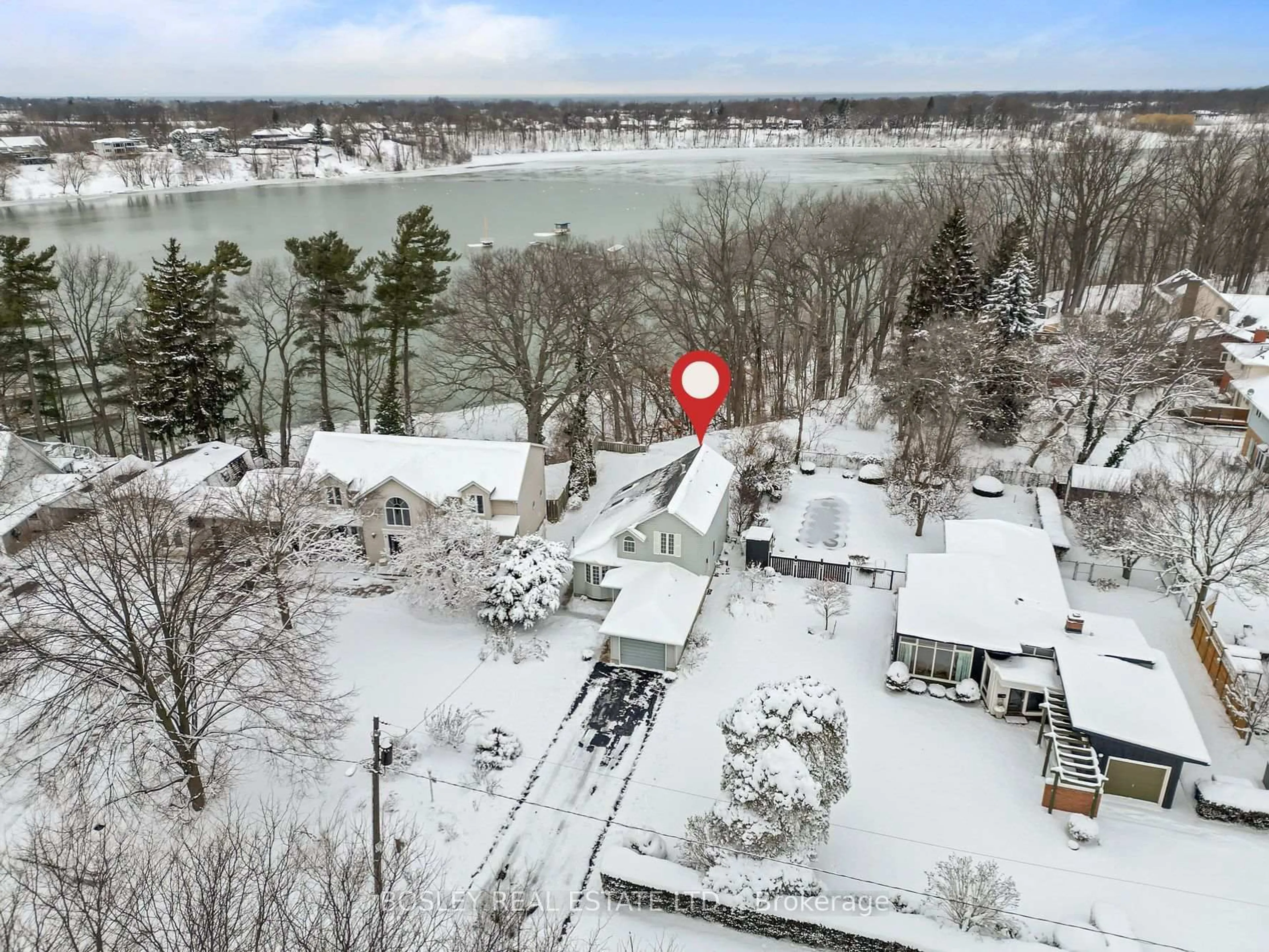 A pic from outside/outdoor area/front of a property/back of a property/a pic from drone, water/lake/river/ocean view for 48 Henley Dr, St. Catharines Ontario L2N 4A9