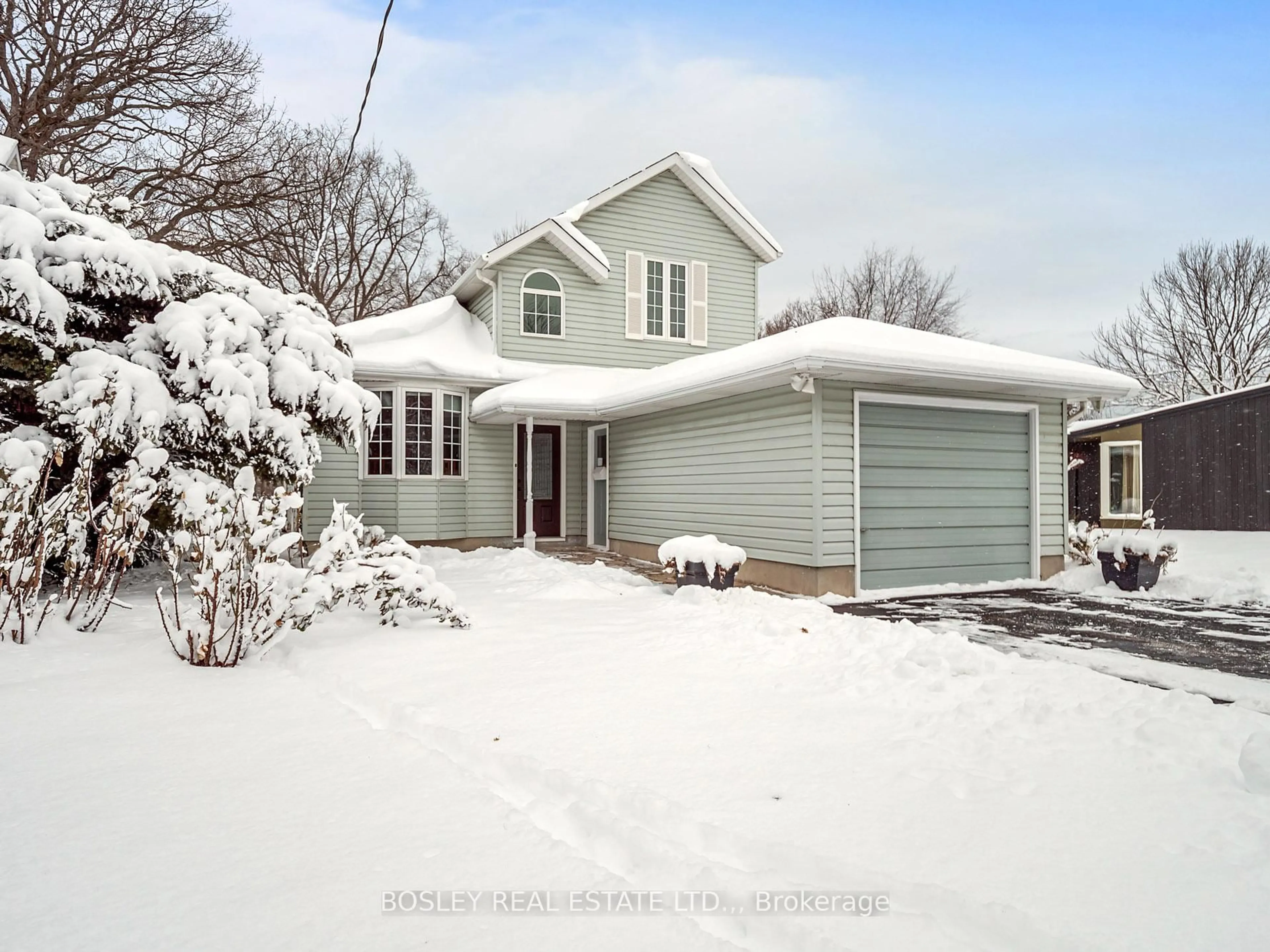 Home with vinyl exterior material, street for 48 Henley Dr, St. Catharines Ontario L2N 4A9