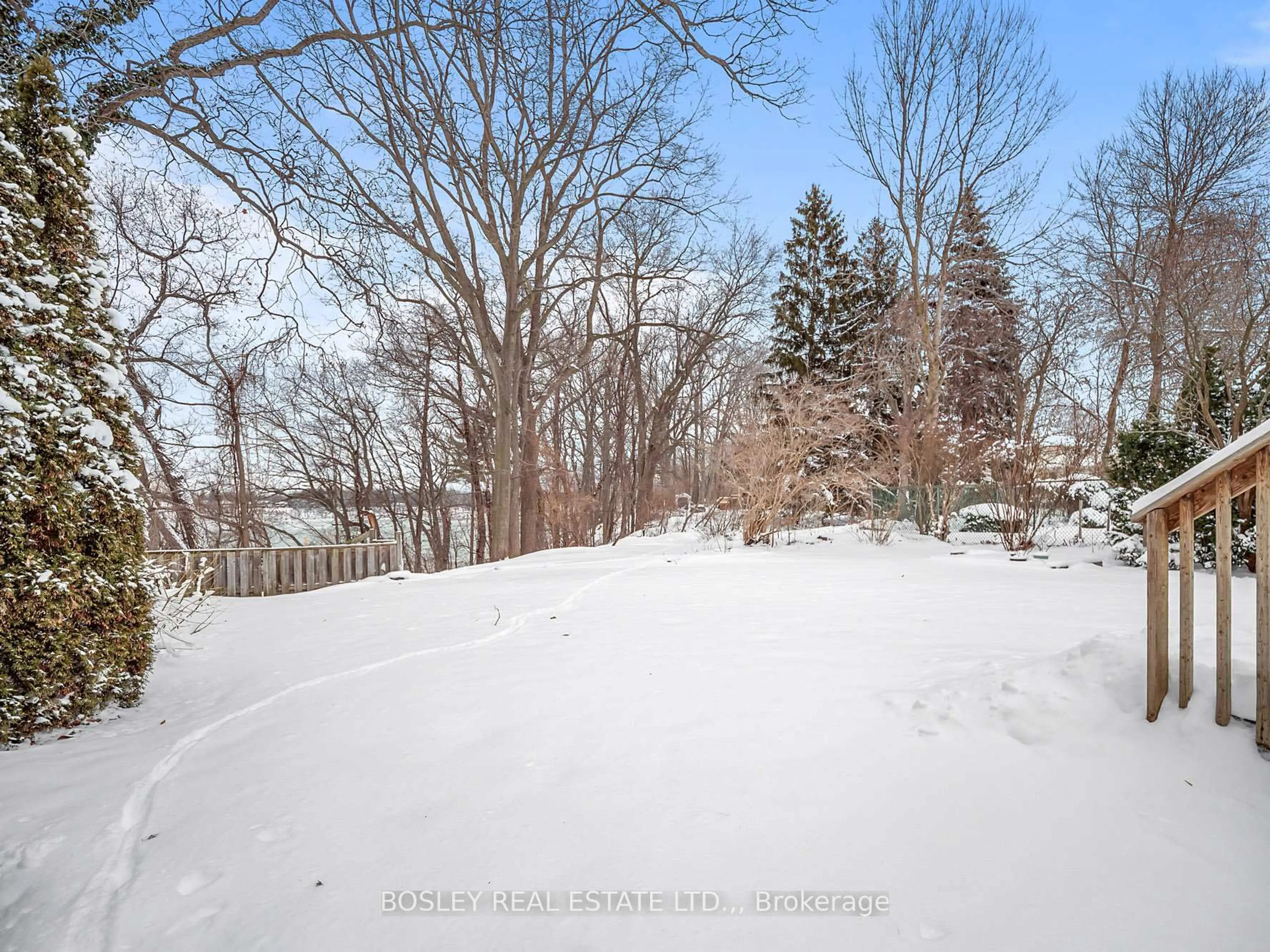 A pic from outside/outdoor area/front of a property/back of a property/a pic from drone, forest/trees view for 48 Henley Dr, St. Catharines Ontario L2N 4A9