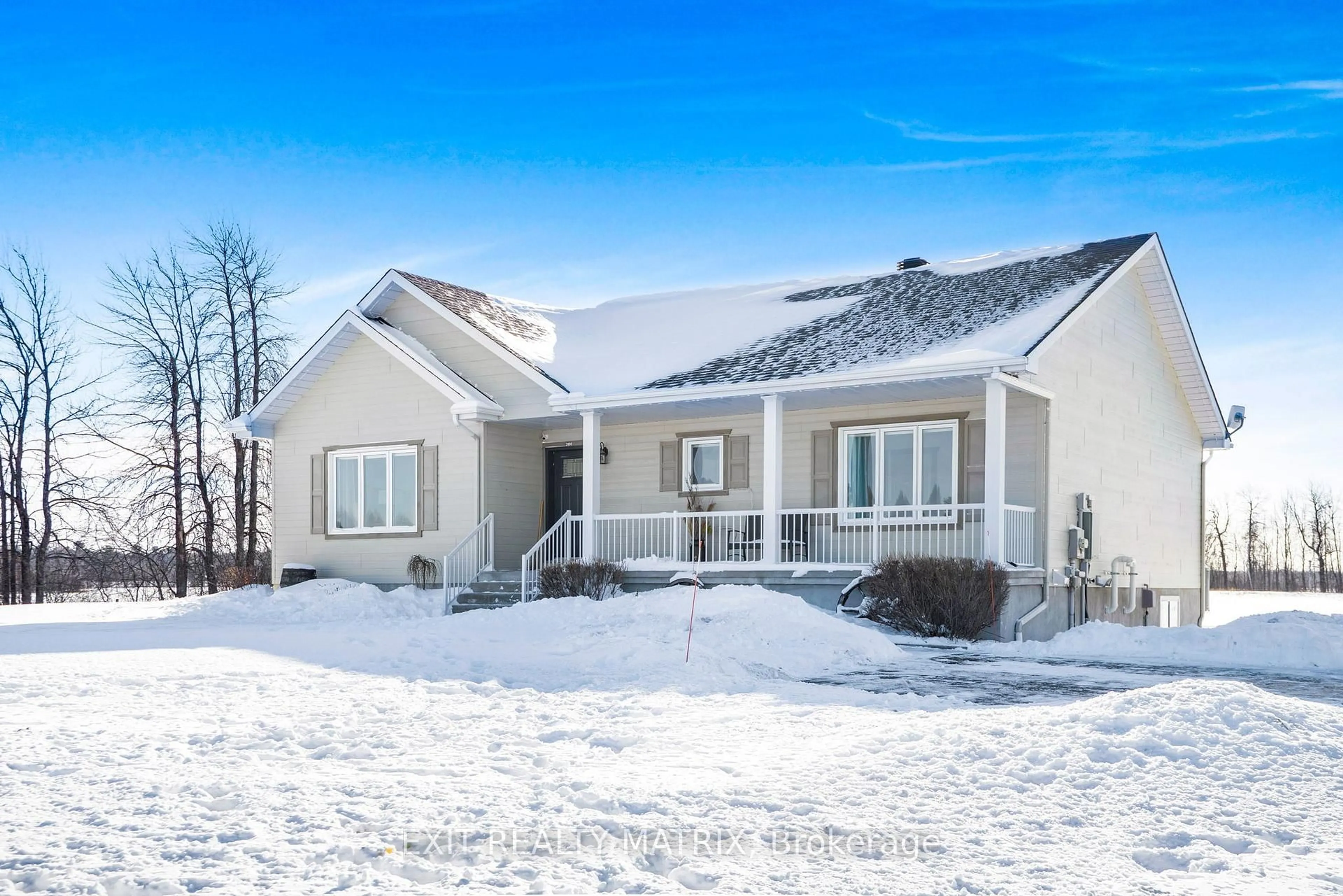 Home with vinyl exterior material, street for 3100 Pattee Rd, Champlain Ontario K6A 2R2