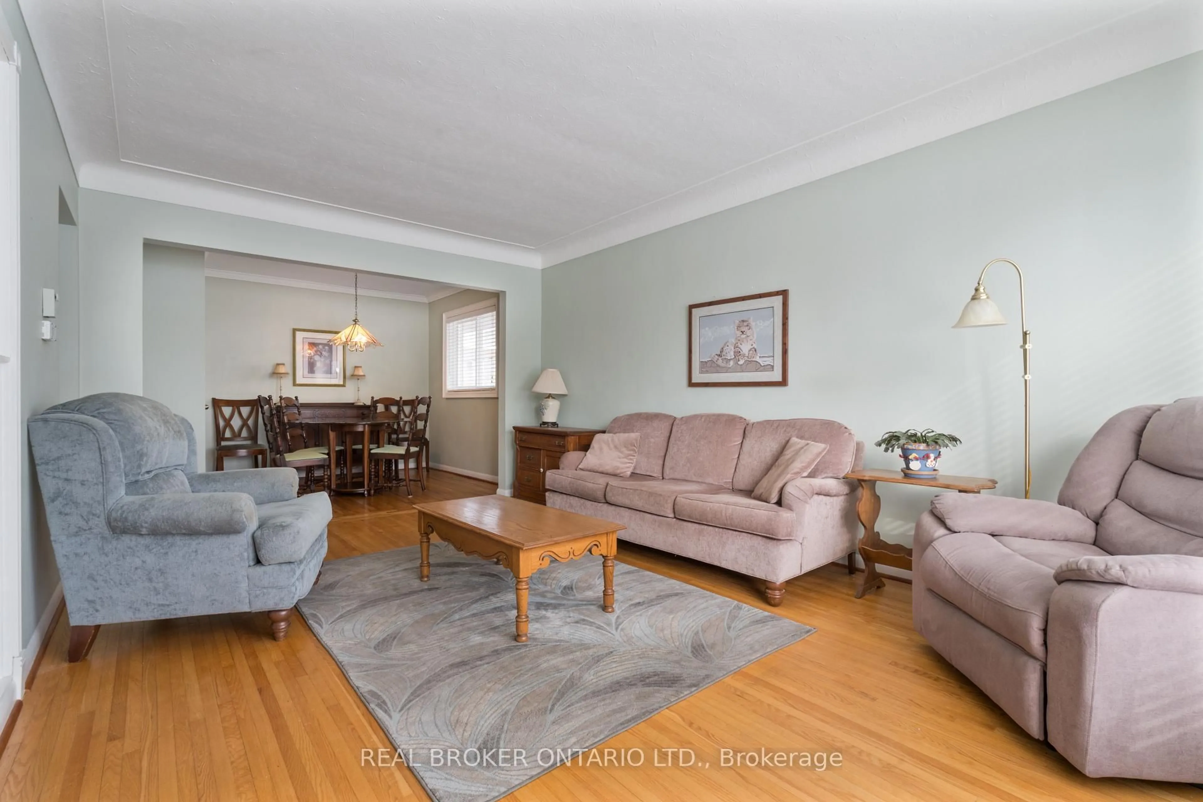 Living room with furniture, wood/laminate floor for 20 Cardinal Dr, Hamilton Ontario L9A 4H4