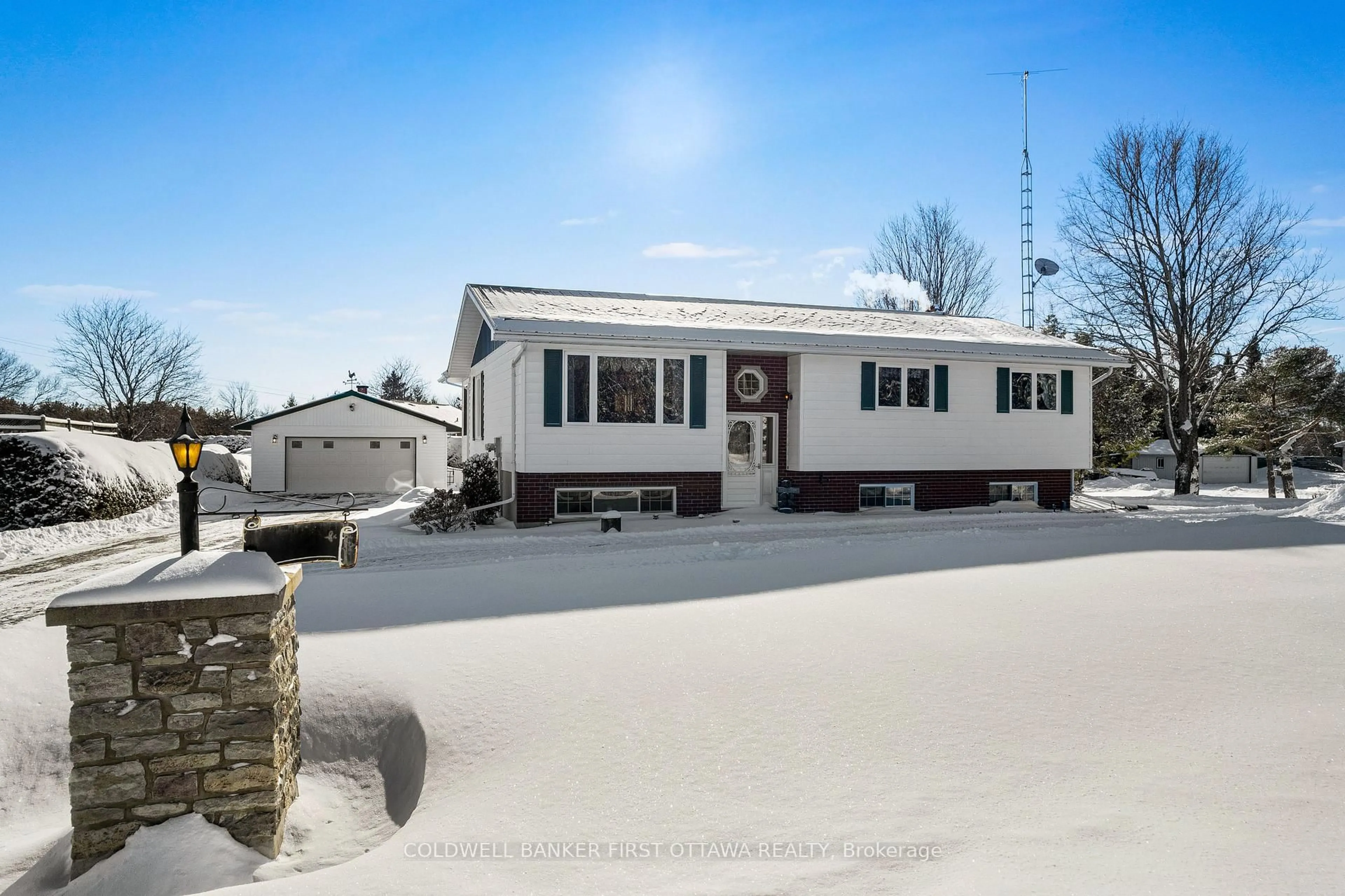 Home with vinyl exterior material, street for 117 Perth Rd, Franktown Ontario K7A 0K3
