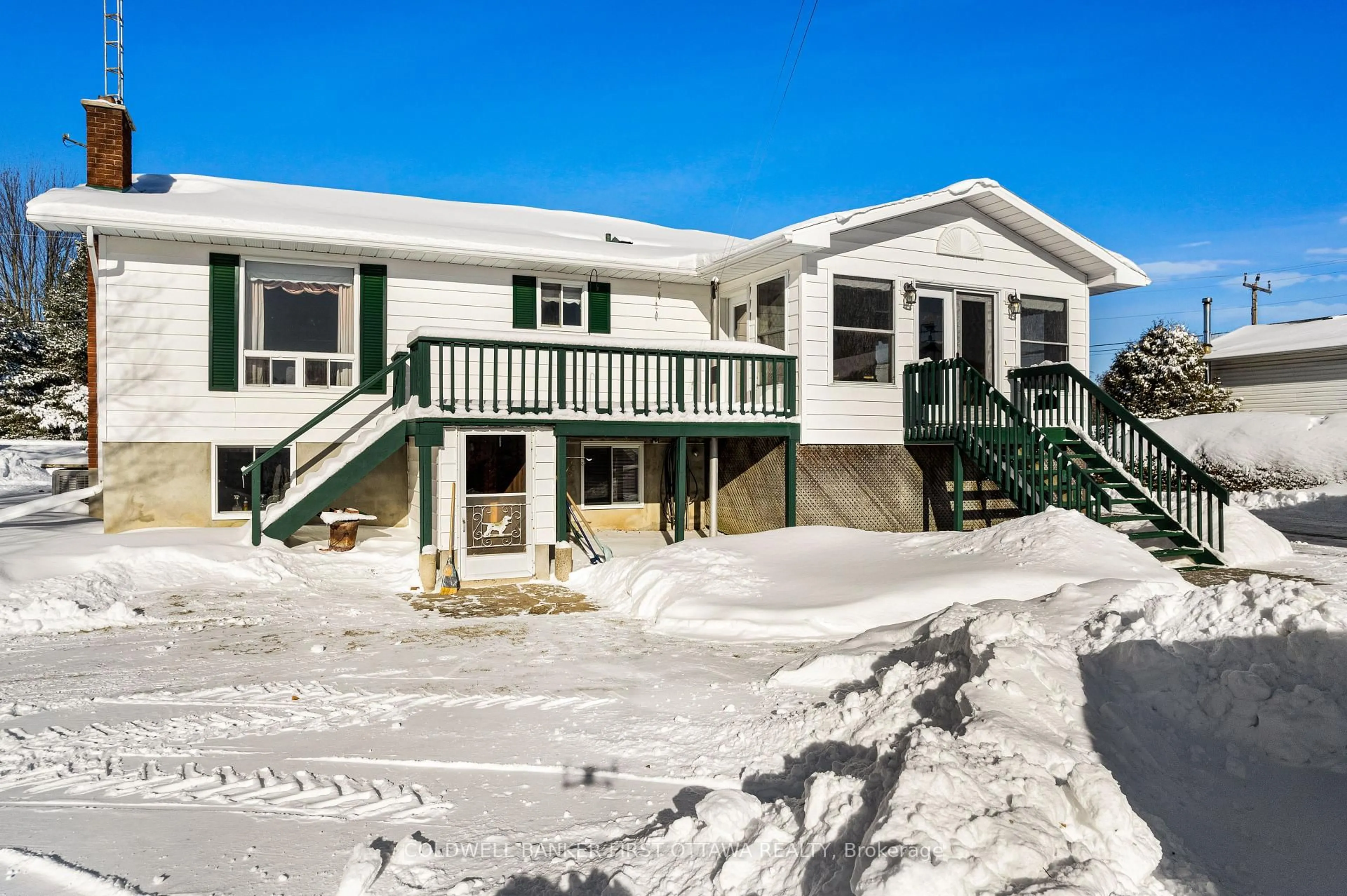 Home with vinyl exterior material, street for 117 Perth Rd, Franktown Ontario K7A 0K3