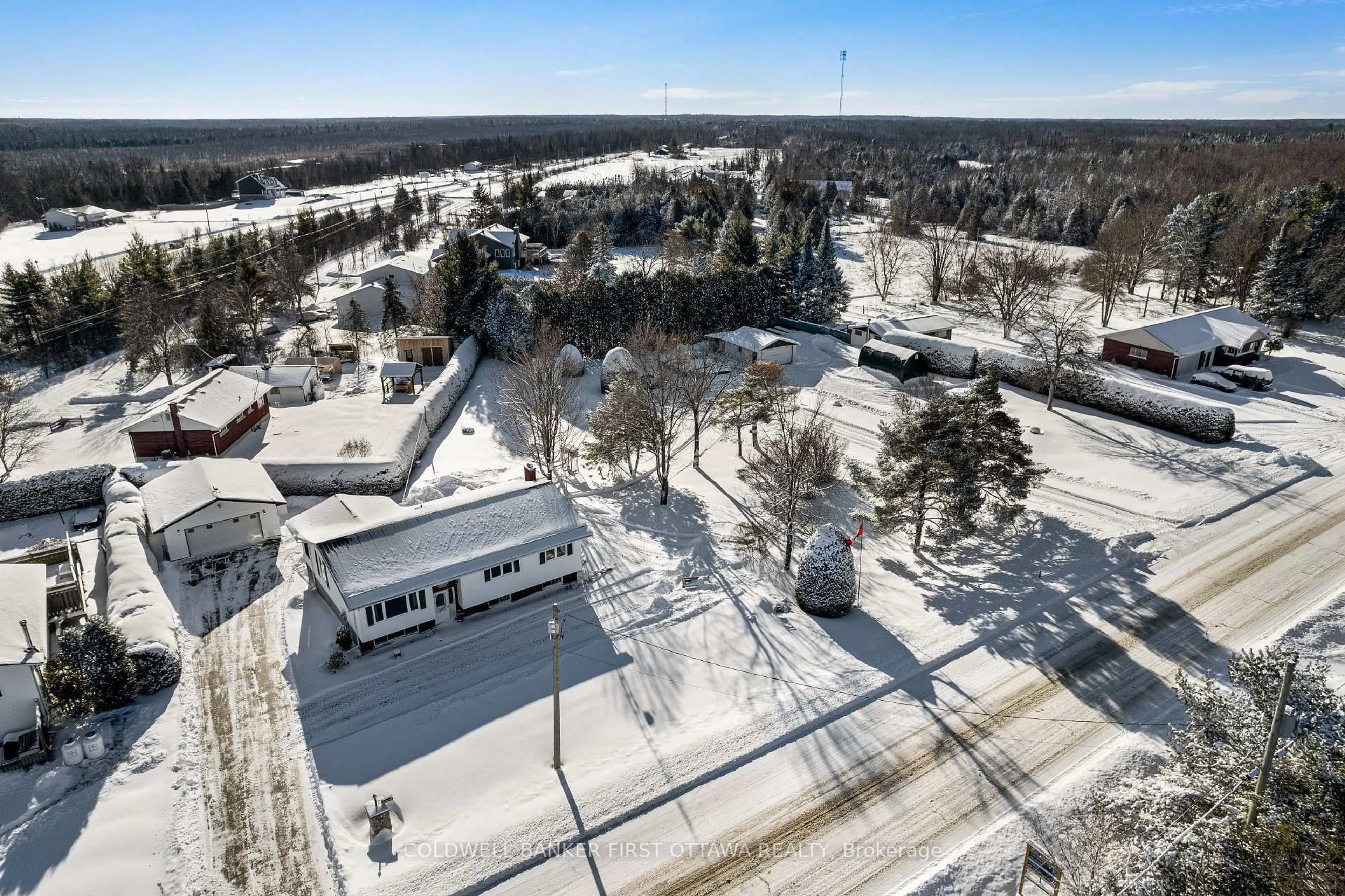 A pic from outside/outdoor area/front of a property/back of a property/a pic from drone, street for 117 Perth Rd, Franktown Ontario K7A 0K3