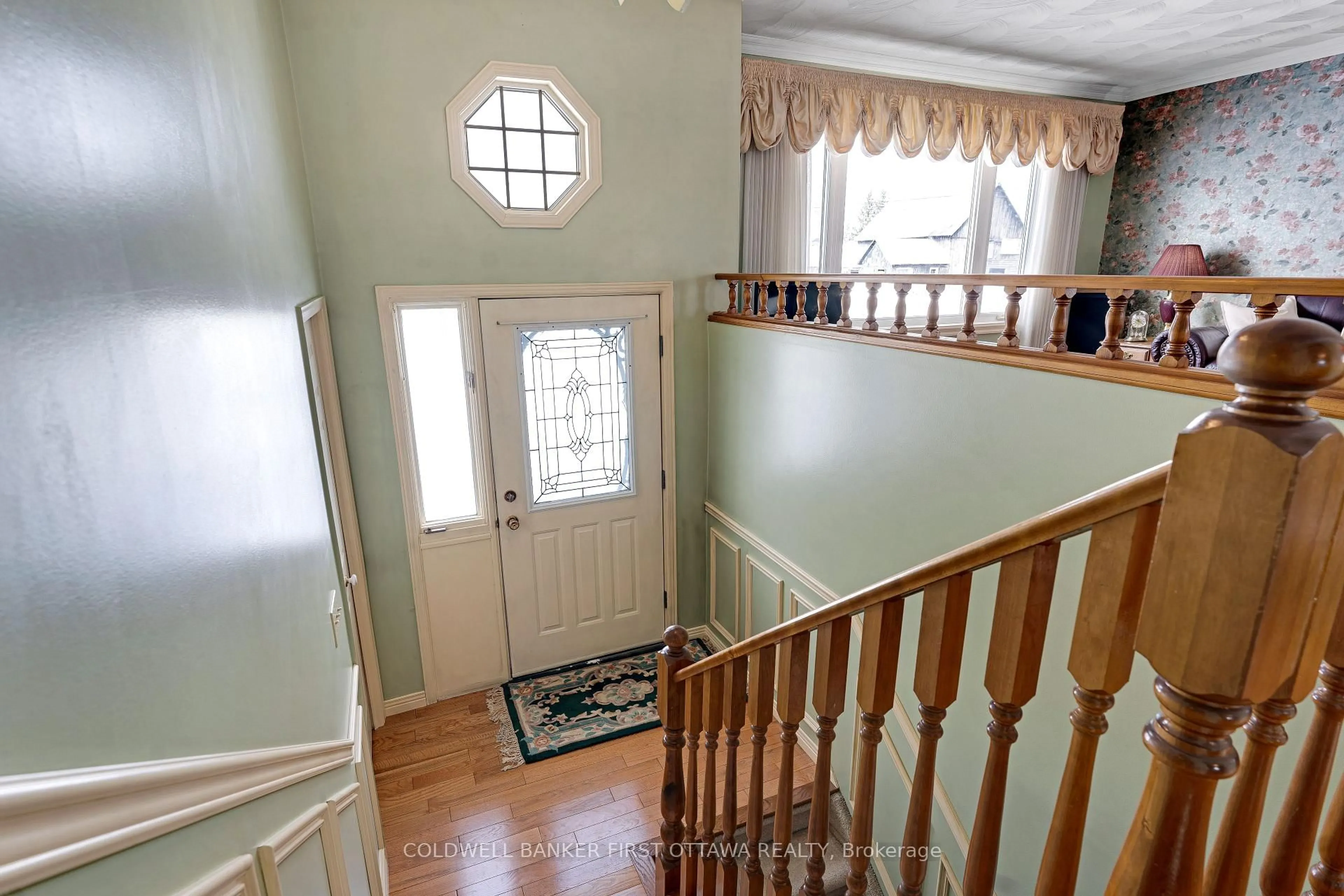 Indoor entryway for 117 Perth Rd, Franktown Ontario K7A 0K3