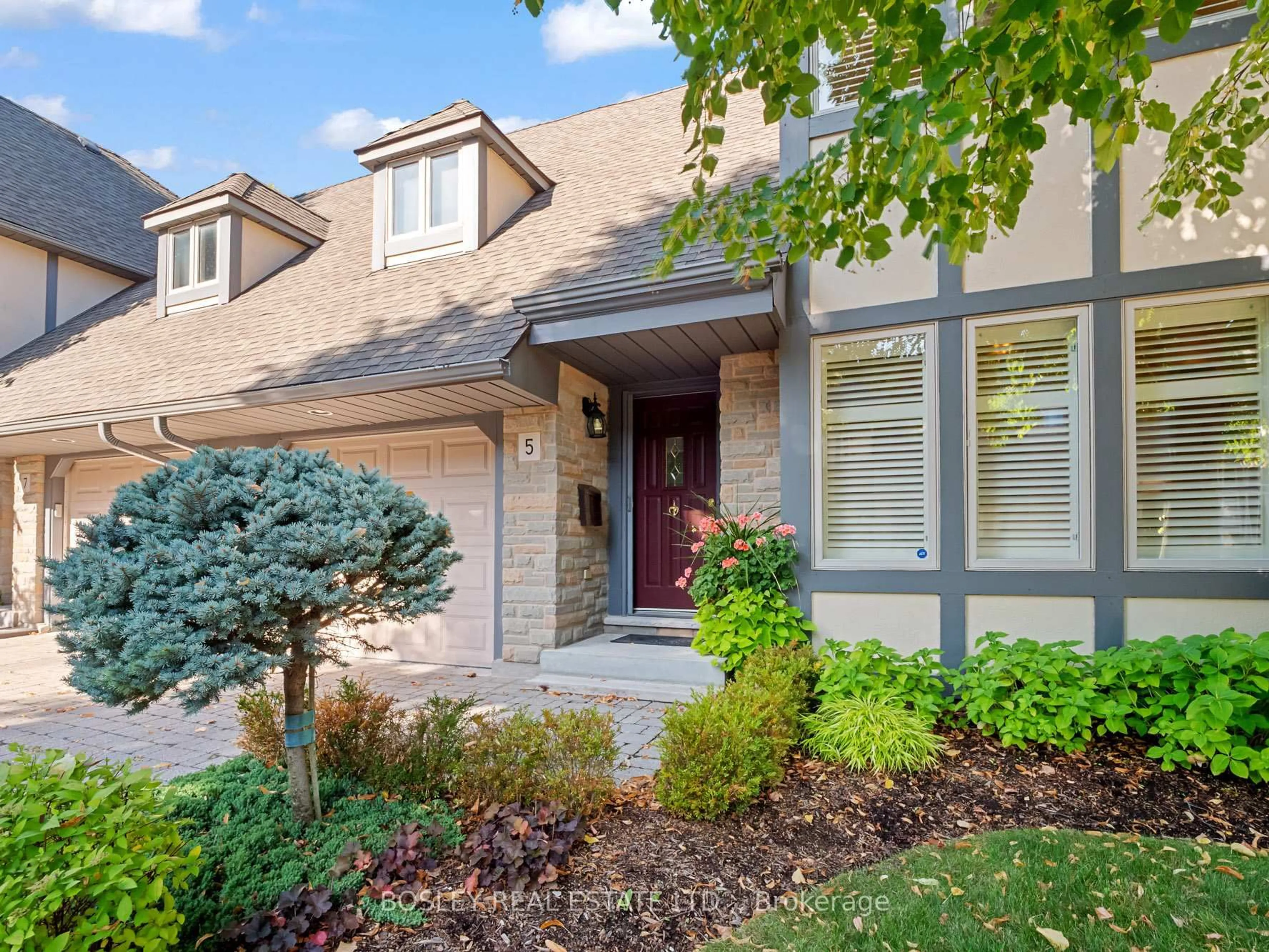 Home with brick exterior material, street for 575 Simcoe St #5, Niagara-on-the-Lake Ontario L0S 1J0