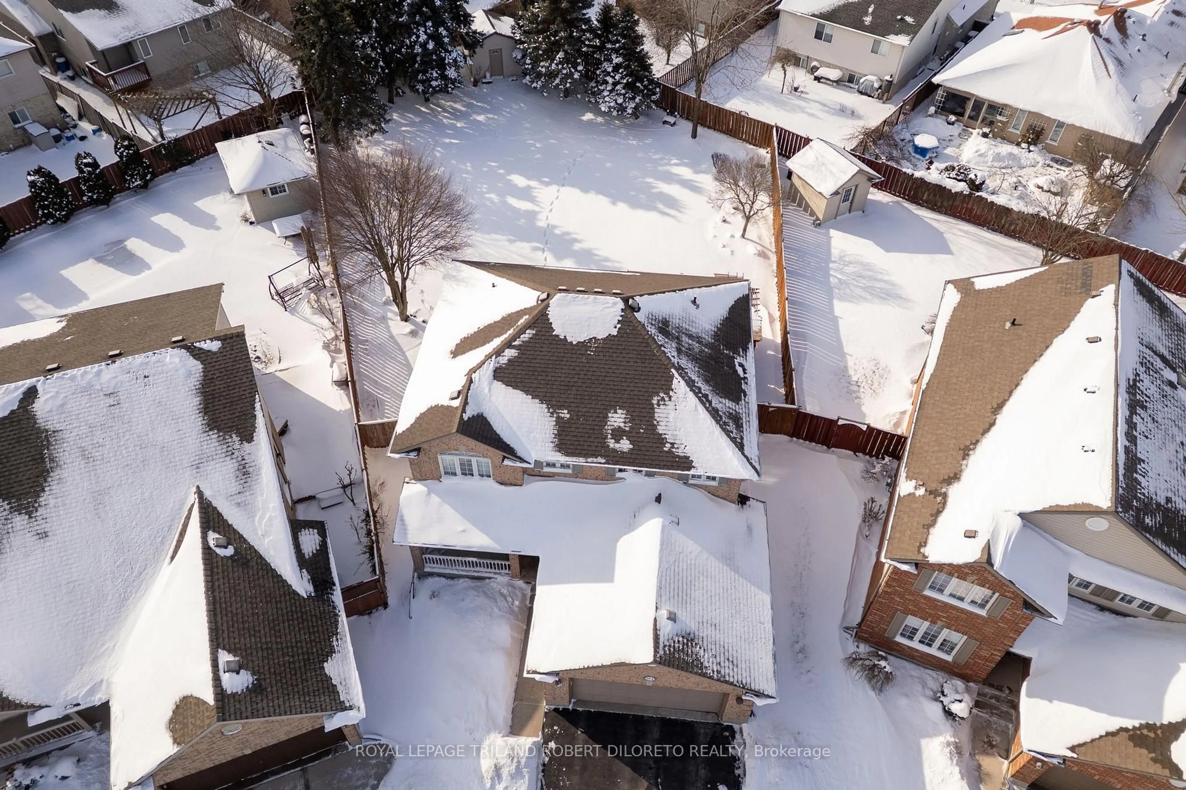 A pic from outside/outdoor area/front of a property/back of a property/a pic from drone, city buildings view from balcony for 264 White Sands Dr, London South Ontario N6M 1H9