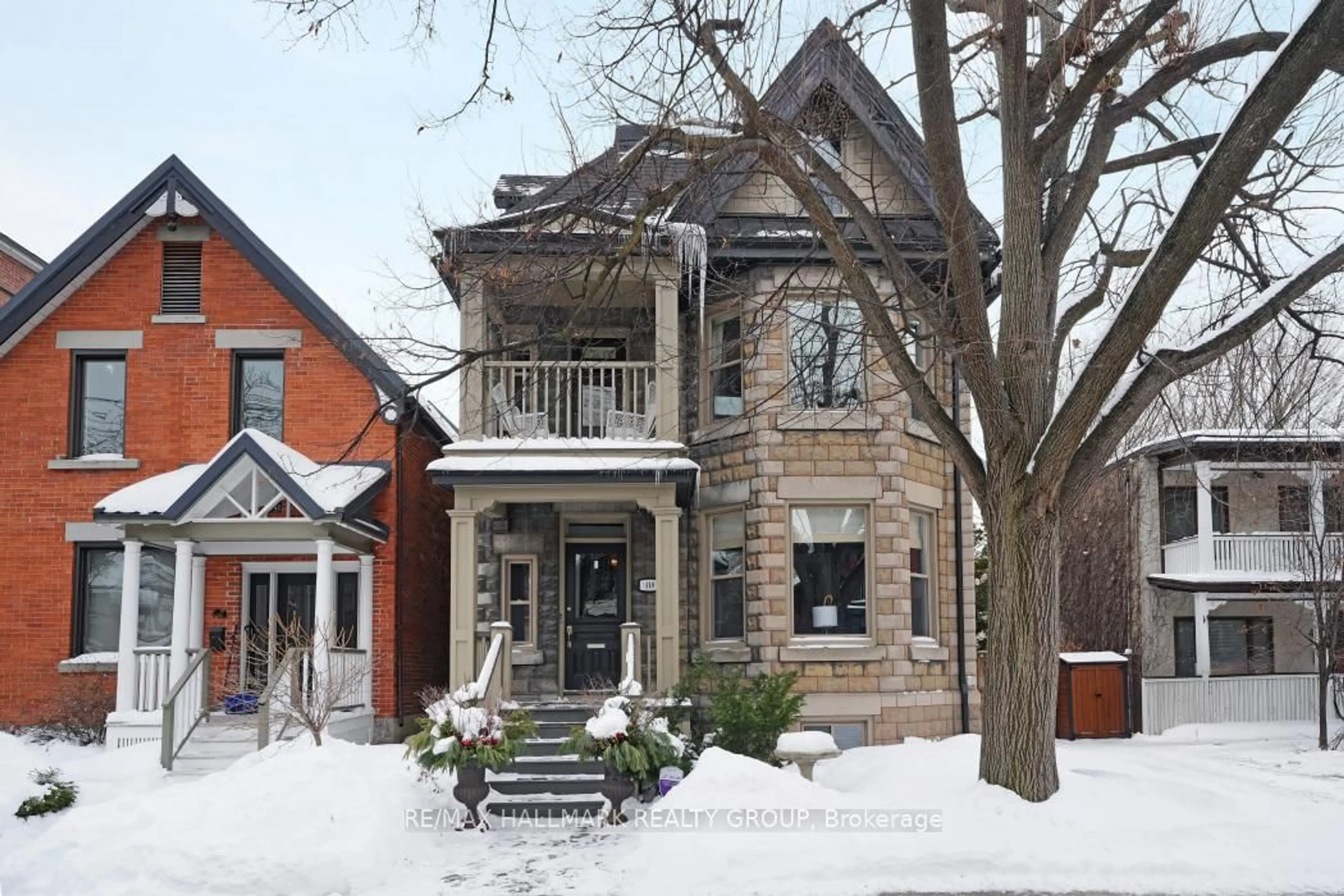 Home with brick exterior material, street for 410 McLeod St, Ottawa Ontario K2P 1A6