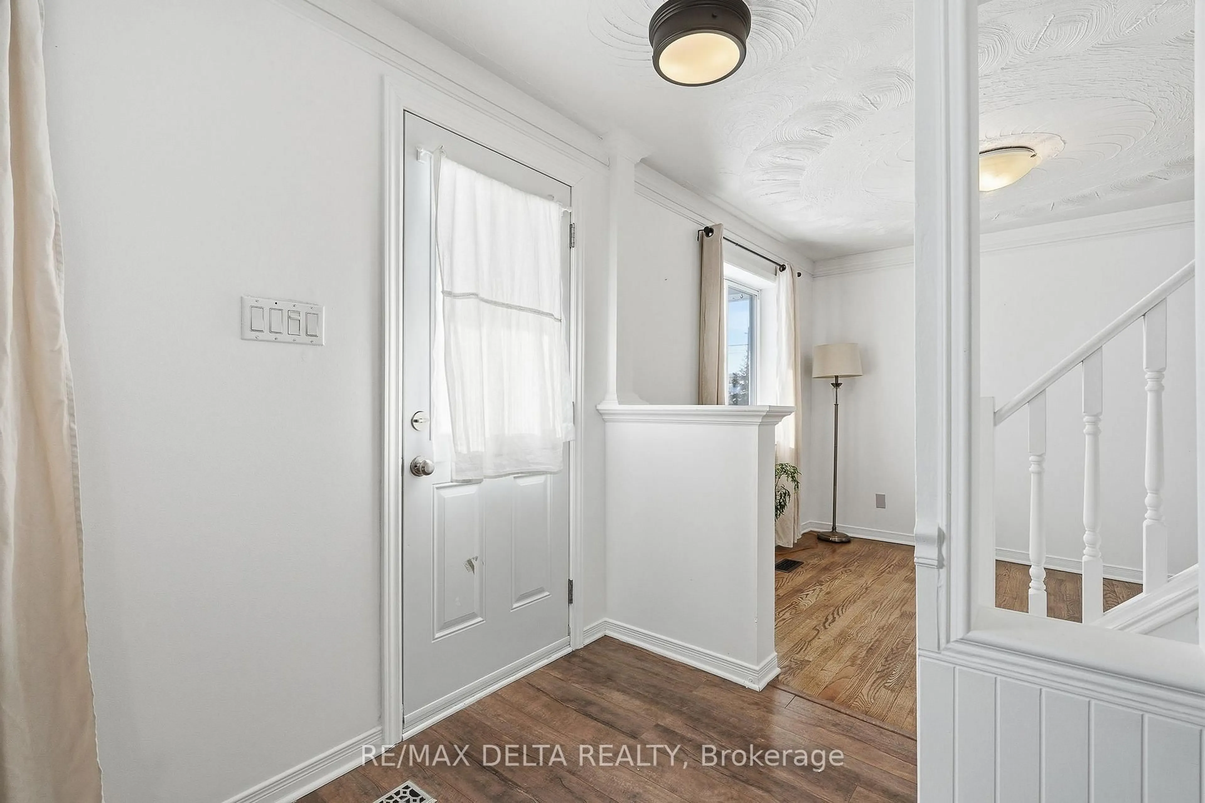 Indoor entryway for 877 Lacroix Rd, Clarence-Rockland Ontario K0A 2A0