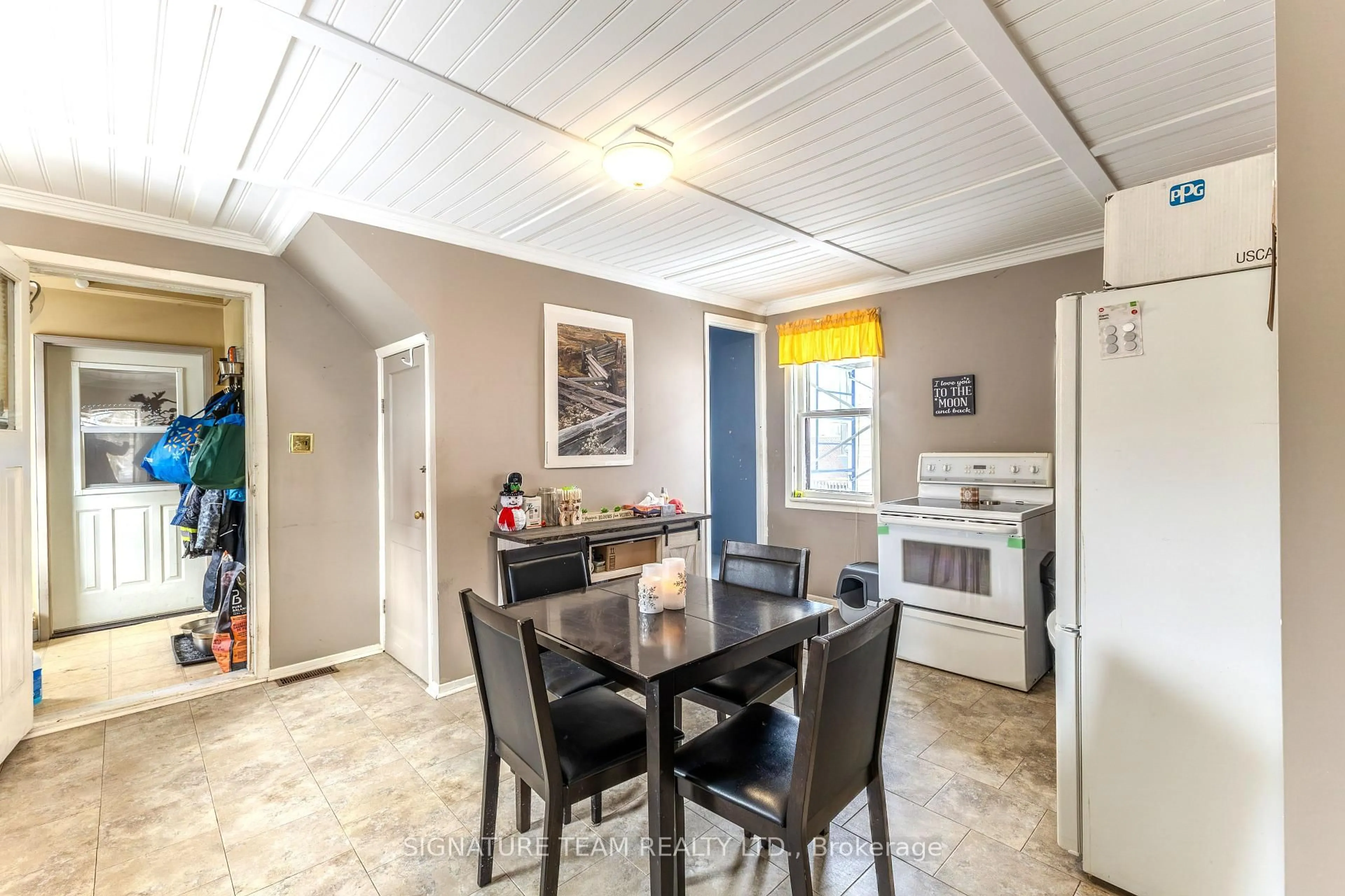 Dining room, ceramic/tile floor for 10 Meadow St, Cobden Ontario K0J 1K0