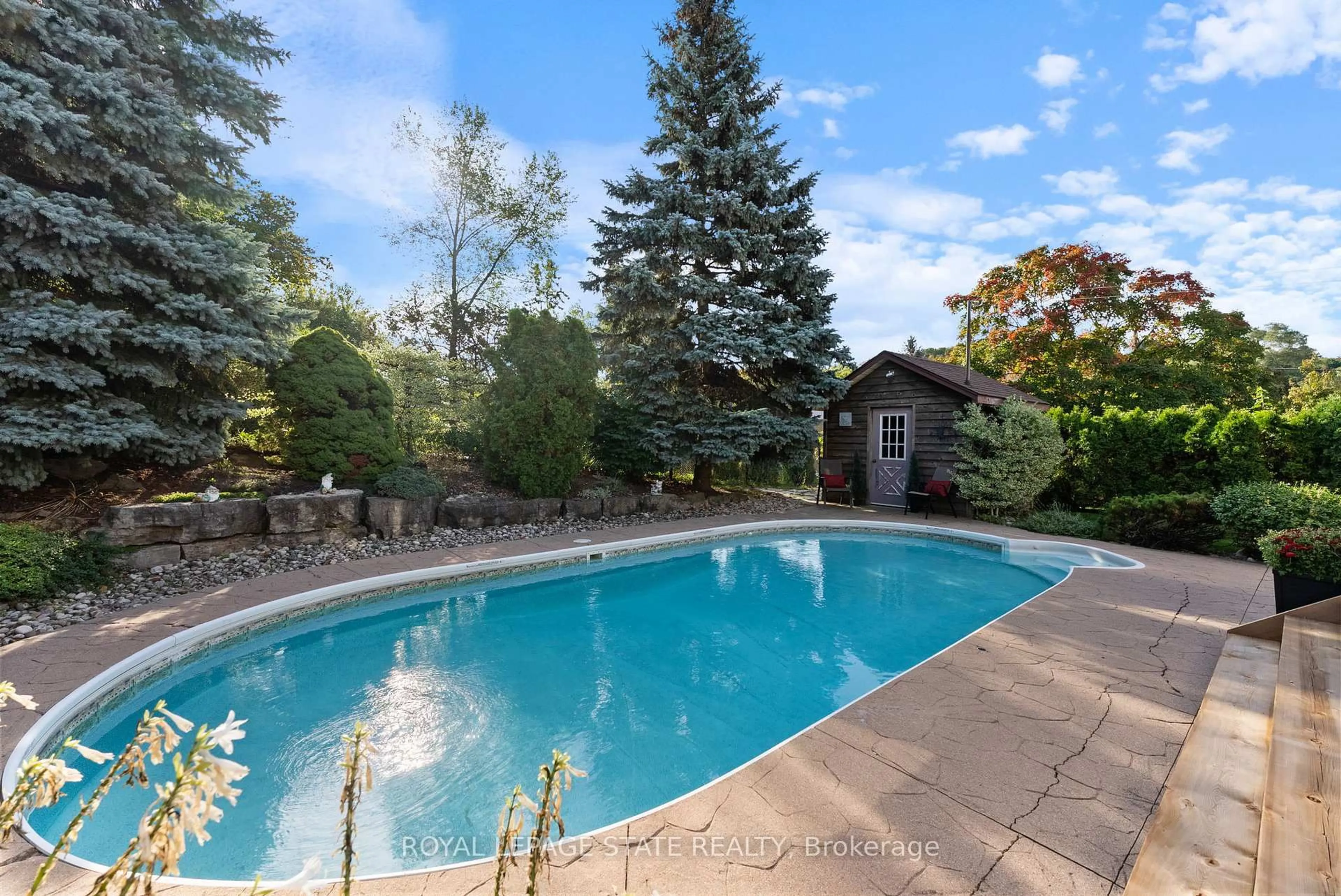 Pool for 25 Battlefield Dr, Hamilton Ontario L8G 1T8