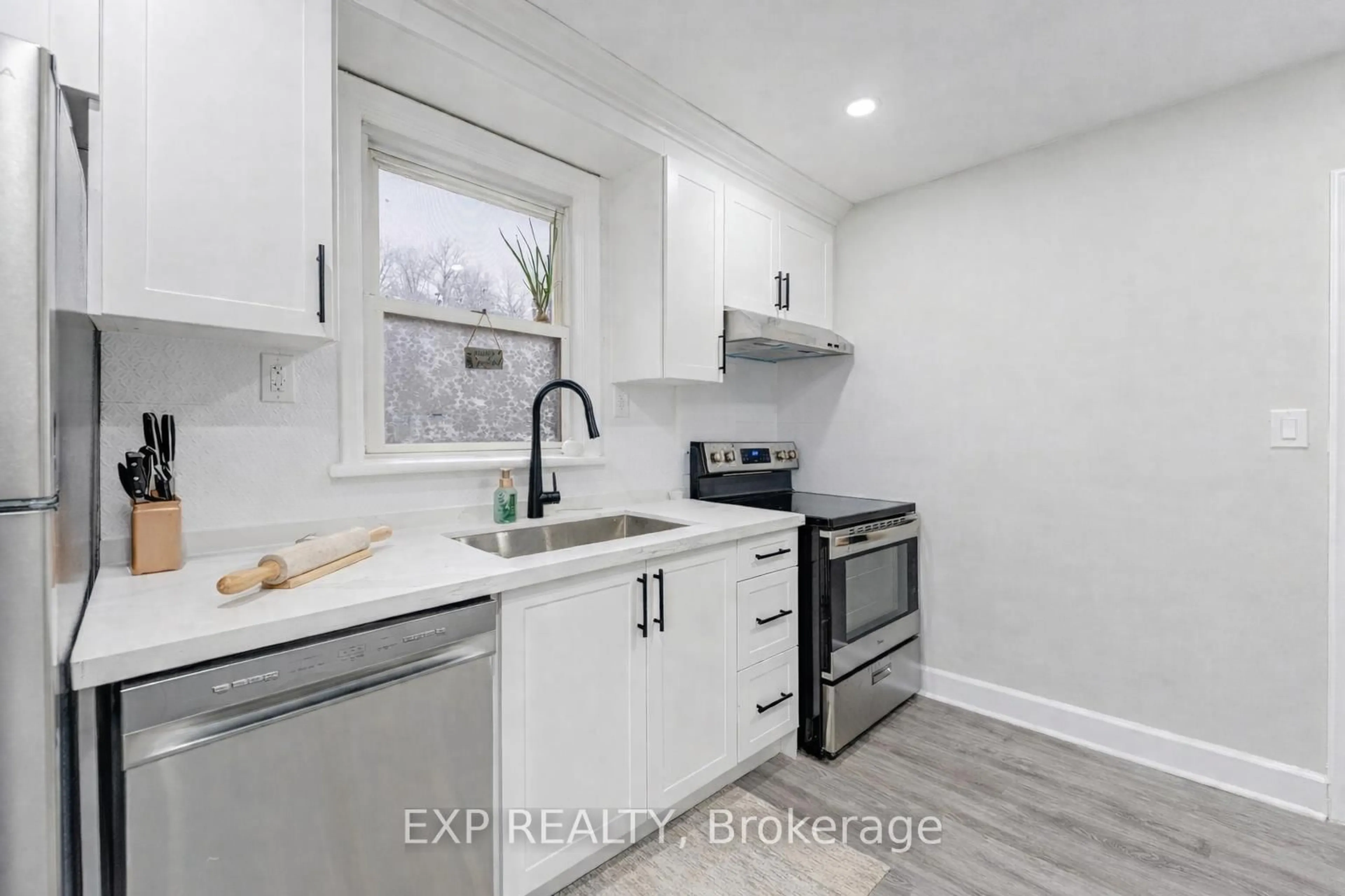 Standard kitchen, unknown for 16 Ainslie Ave, Hamilton Ontario L8S 2J3