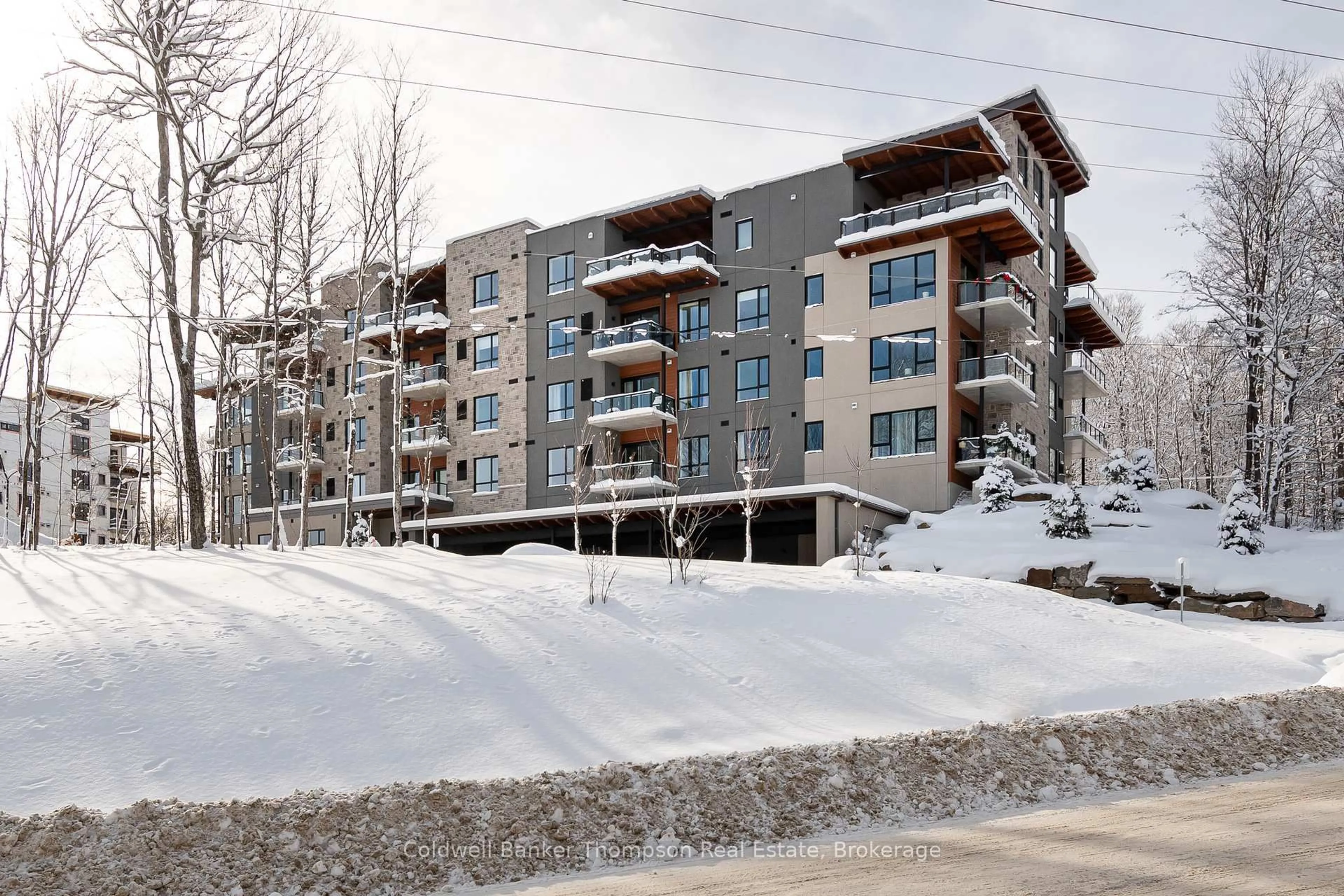 Patio, unknown for 18 Campus Tr #207, Huntsville Ontario P1H 0K2