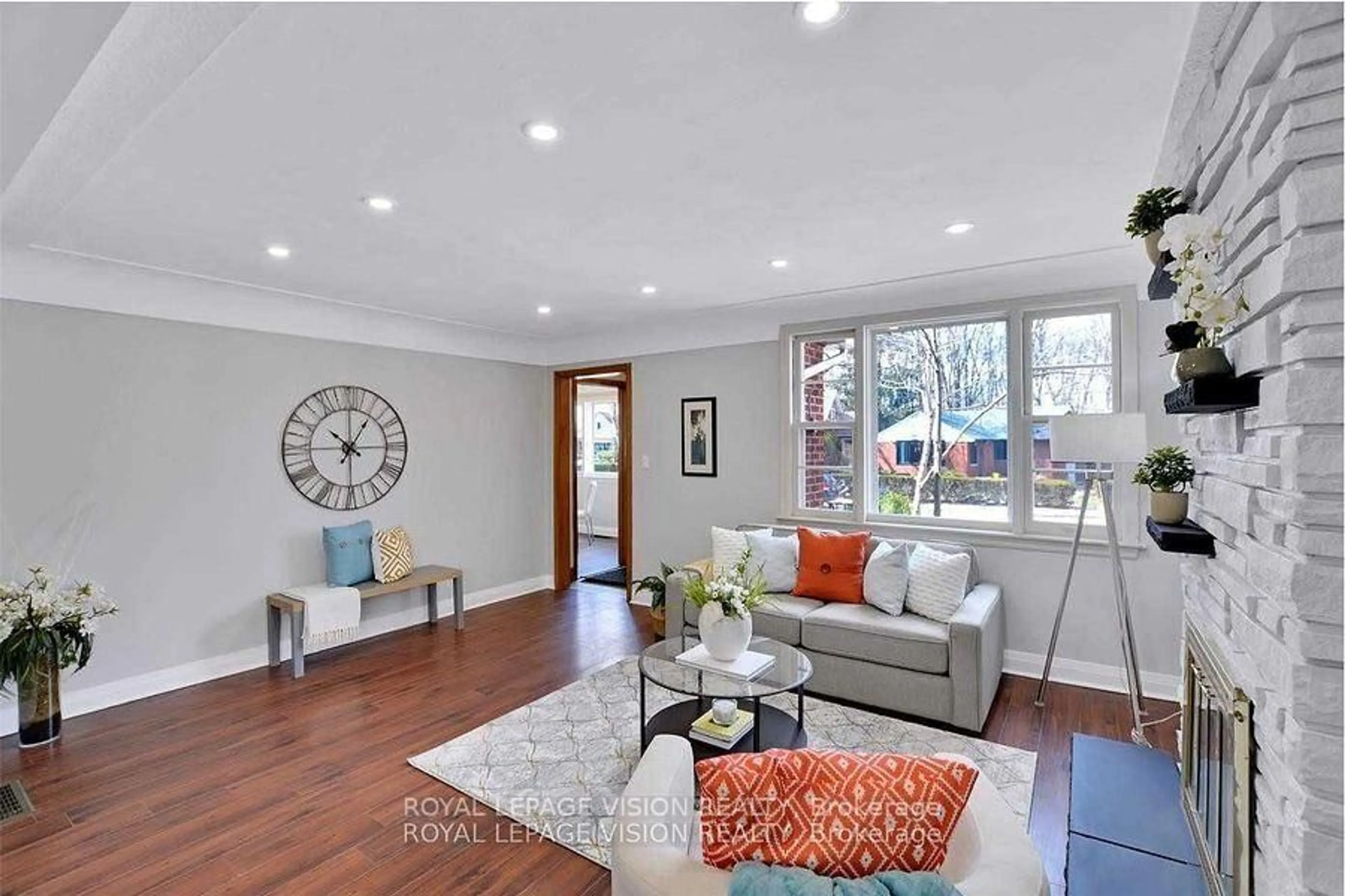 Living room with furniture, unknown for 57 BINKLEY CRES Cres, Hamilton Ontario L8S 3K8