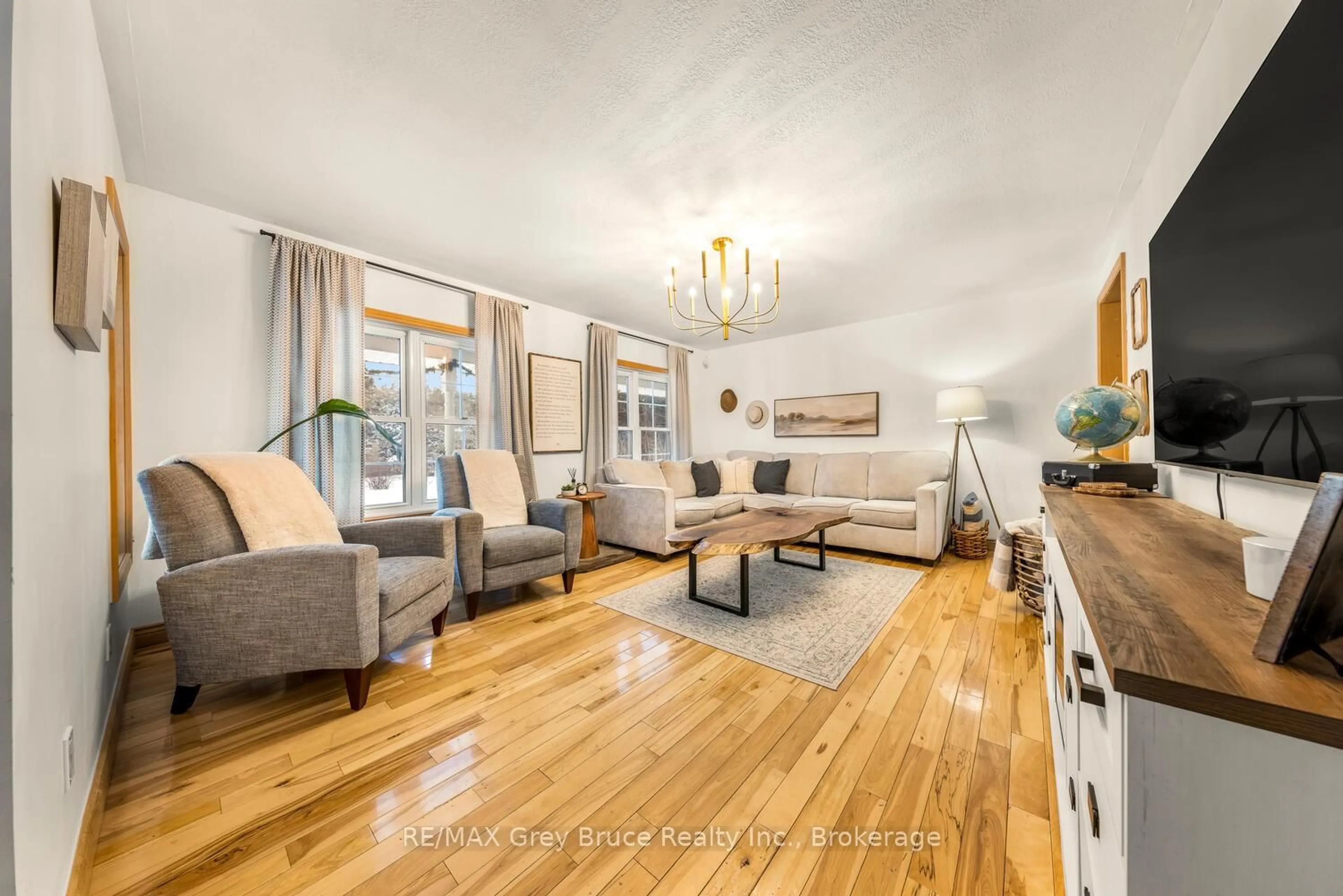 Living room with furniture, wood/laminate floor for 32 Sandy Pines Tr, South Bruce Peninsula Ontario N0H 2G0