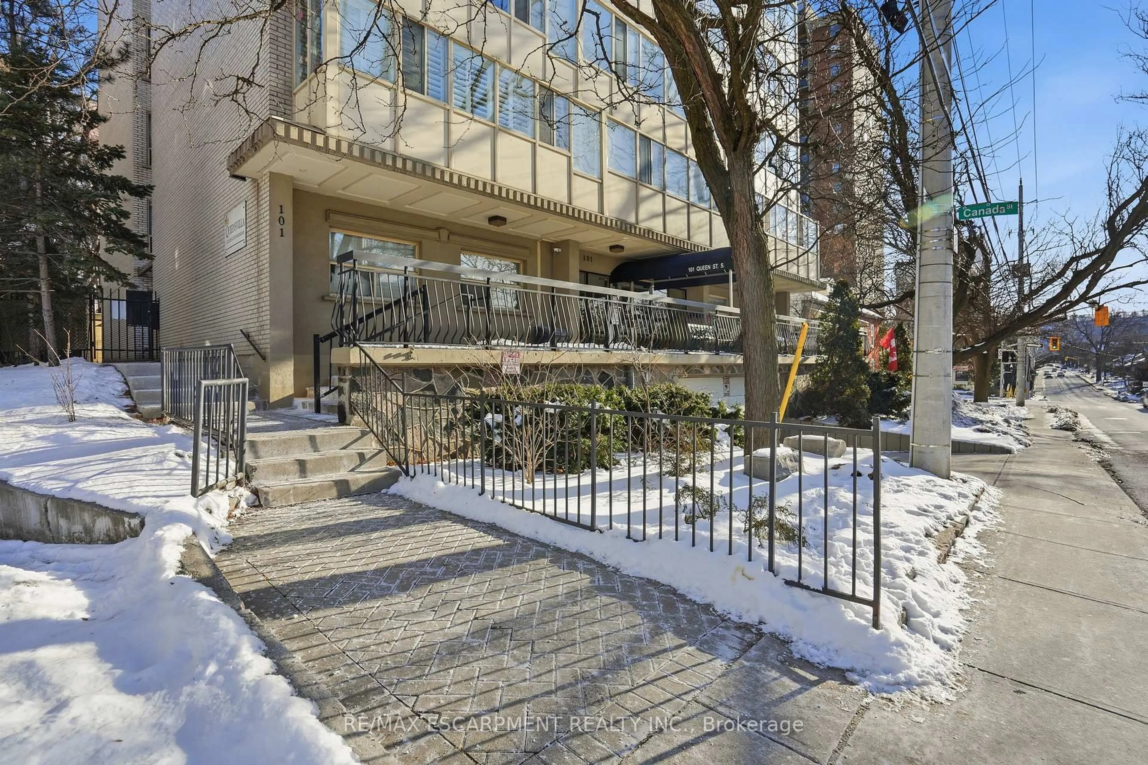 Patio, street for 101 Queen St #804, Hamilton Ontario L8P 3R9