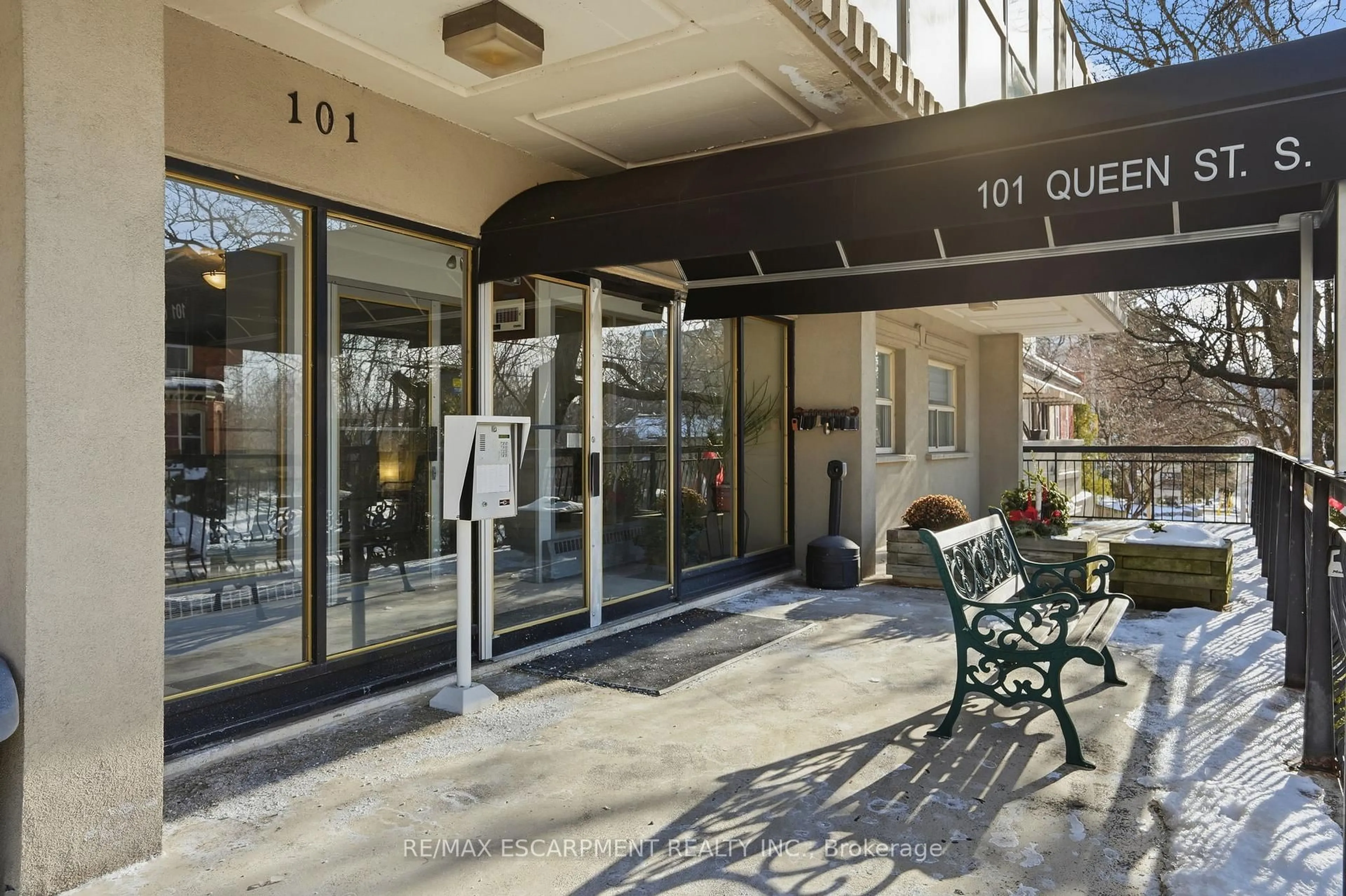 Patio, street for 101 Queen St #804, Hamilton Ontario L8P 3R9