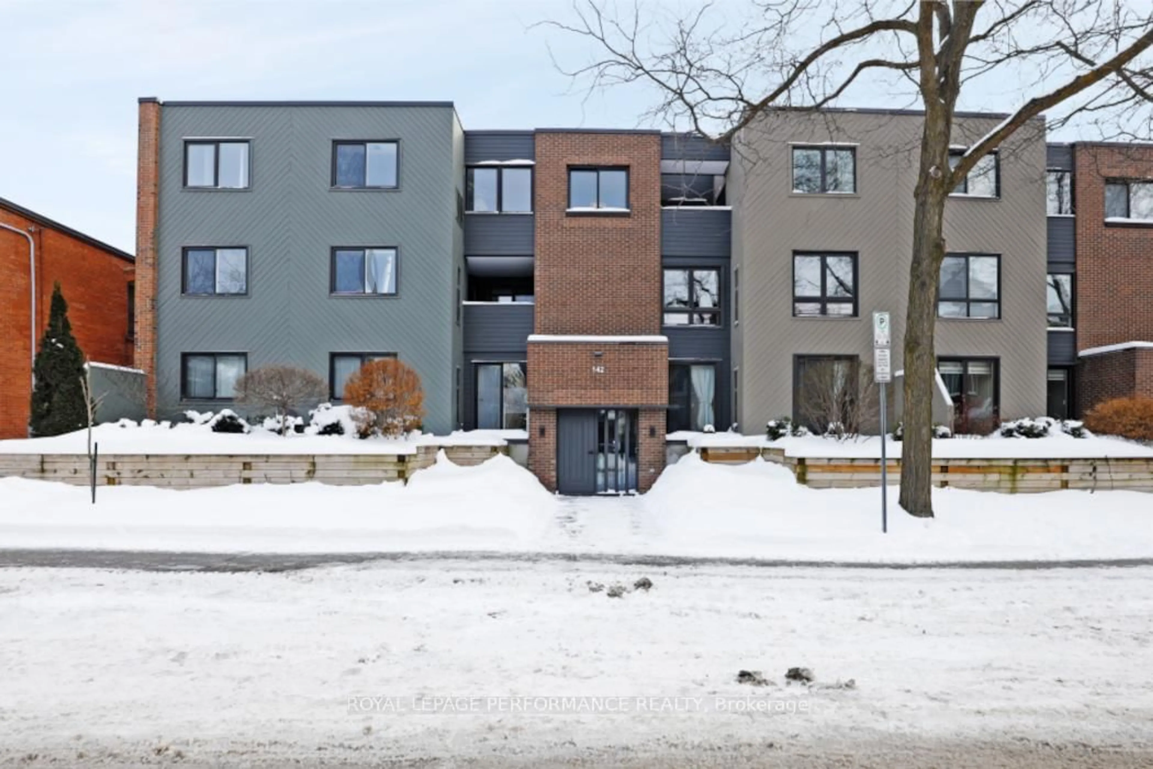 Unknown for 142 Waverley St #2D, Ottawa Ontario K2P 0V4