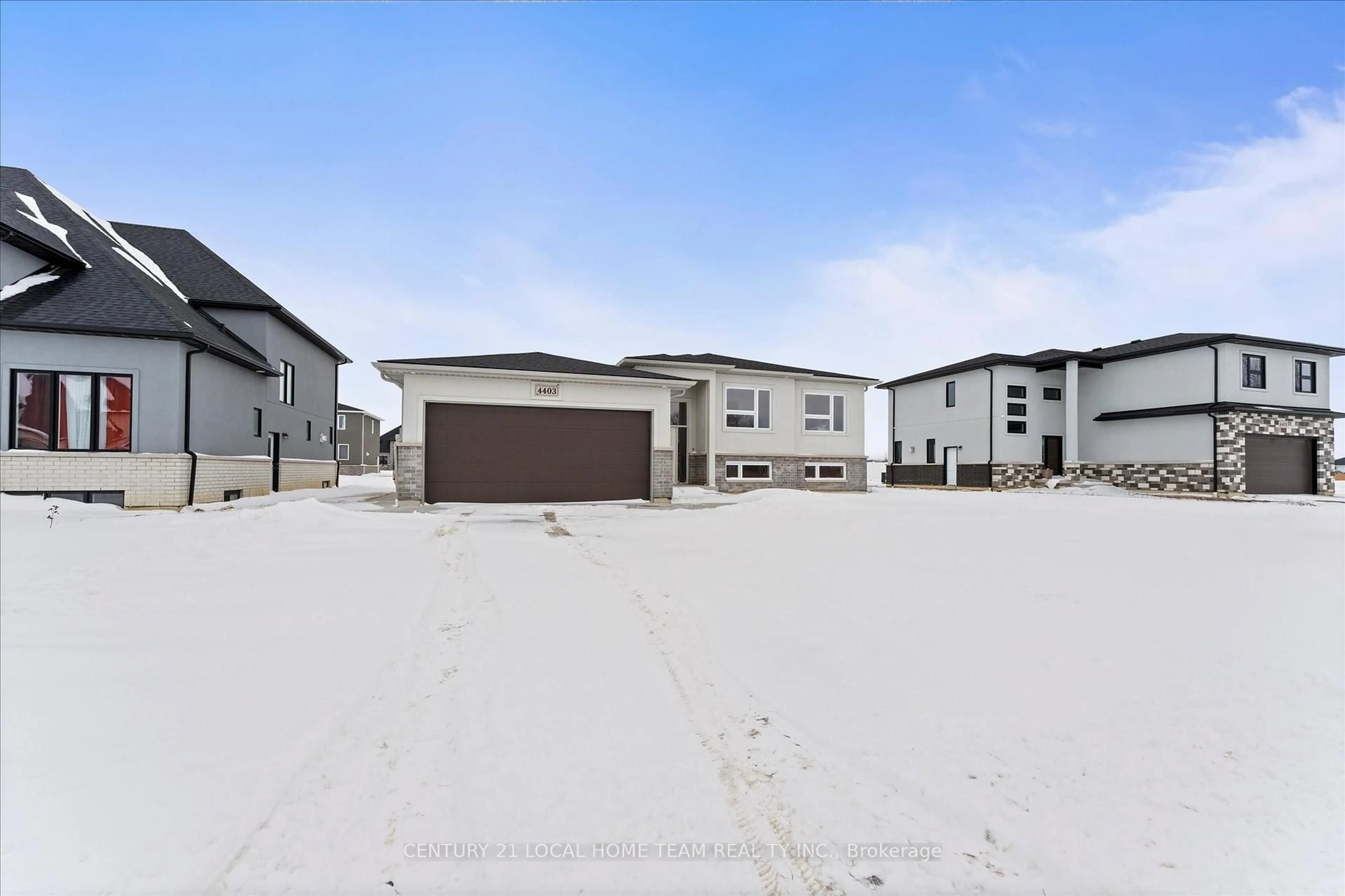 A pic from outside/outdoor area/front of a property/back of a property/a pic from drone, street for 4403 Belmont Ave, Windsor Ontario N0P 1J0