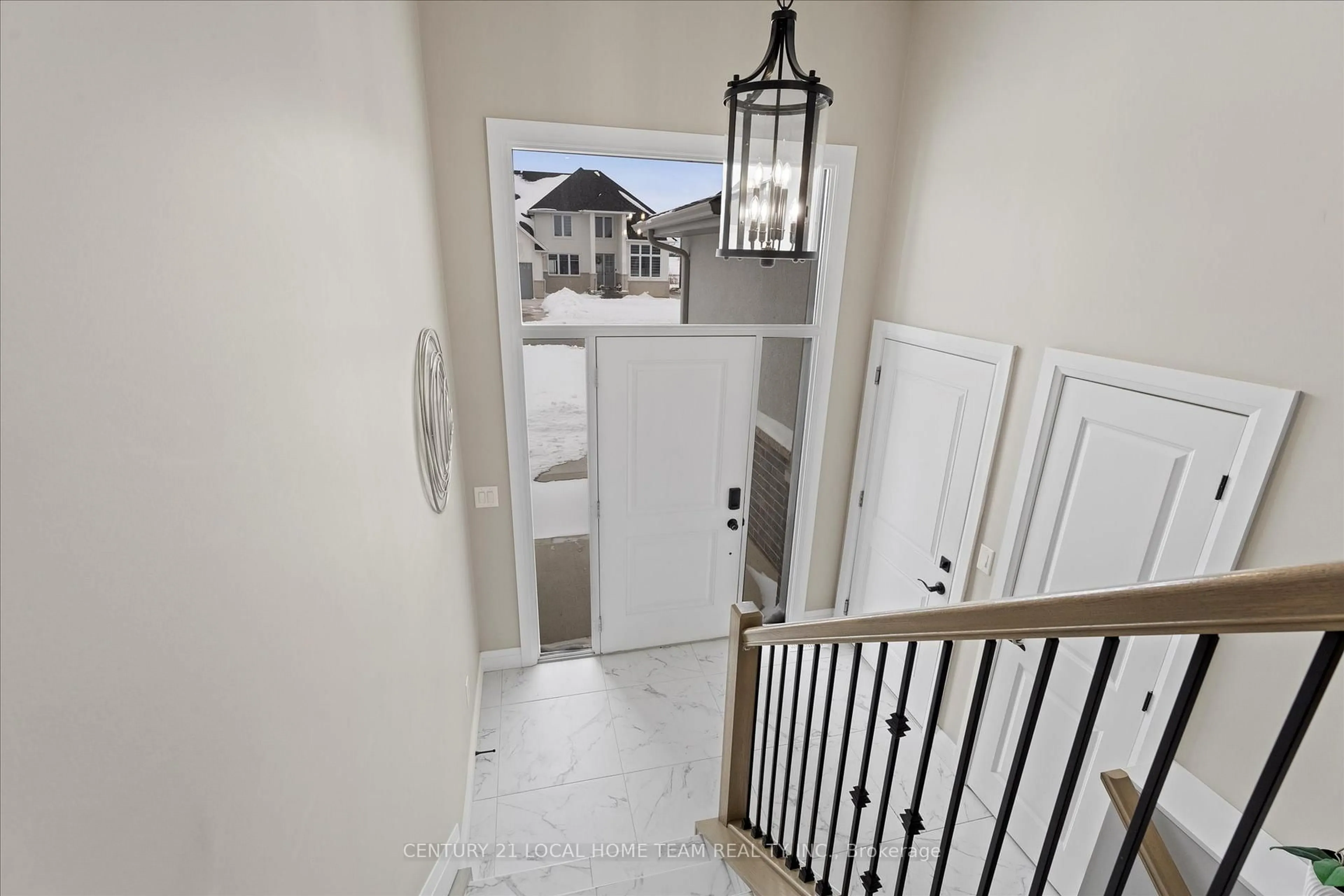 Indoor entryway for 4403 Belmont Ave, Windsor Ontario N0P 1J0