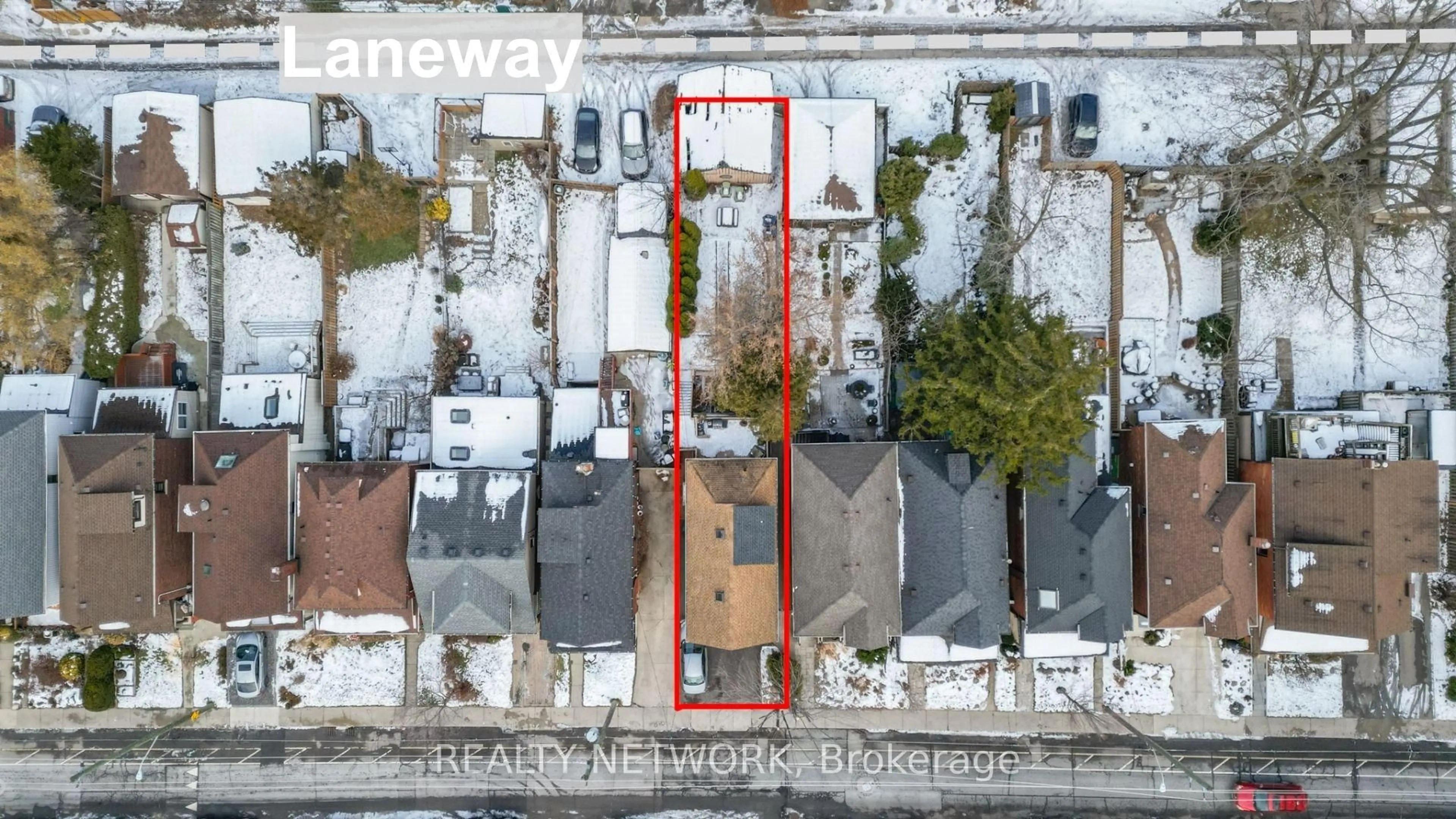 A pic from outside/outdoor area/front of a property/back of a property/a pic from drone, street for 388 Charlton Ave, Hamilton Ontario L8P 2E7