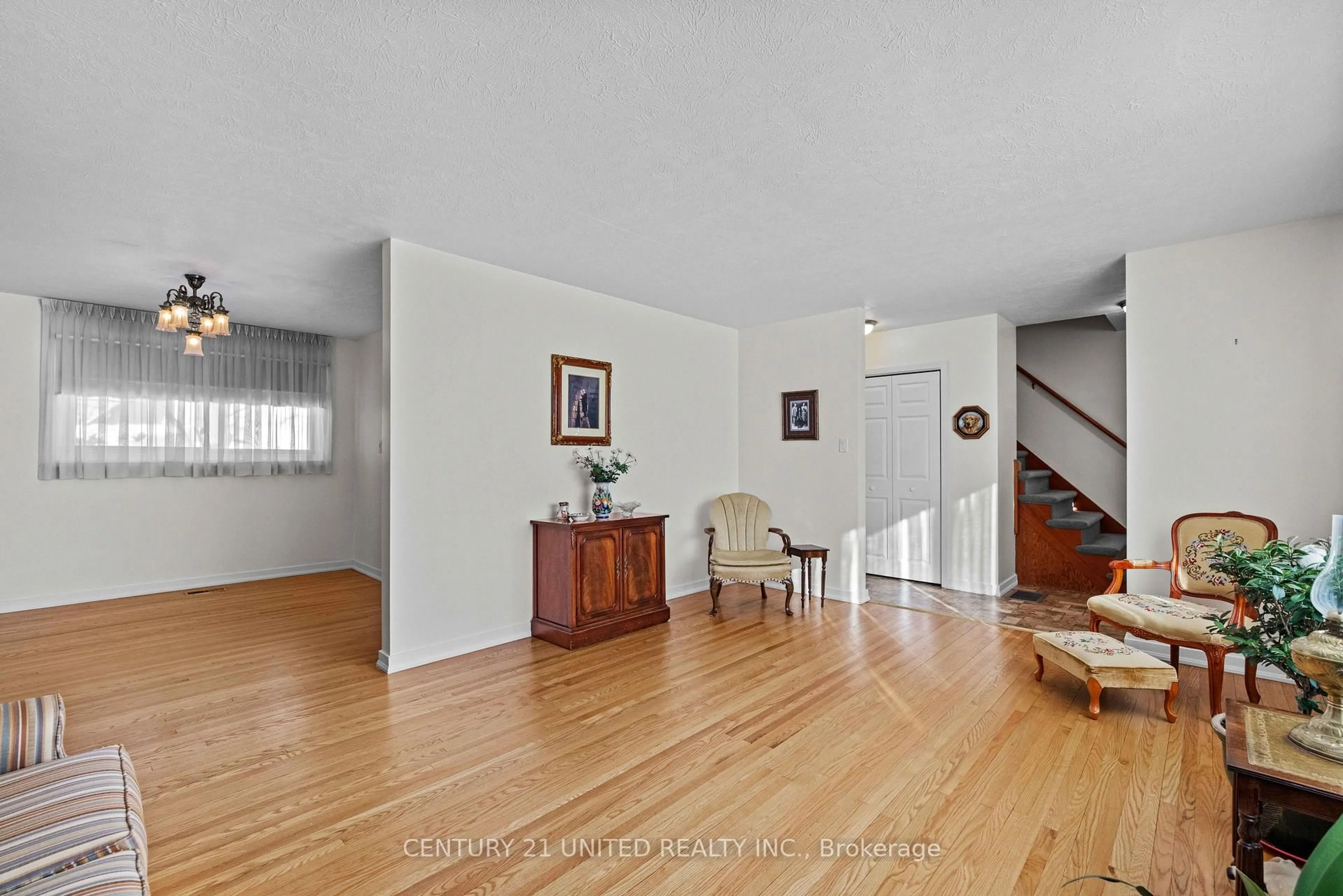 Unknown for 852 Parkhill Rd, Peterborough Ontario K9J 6P1