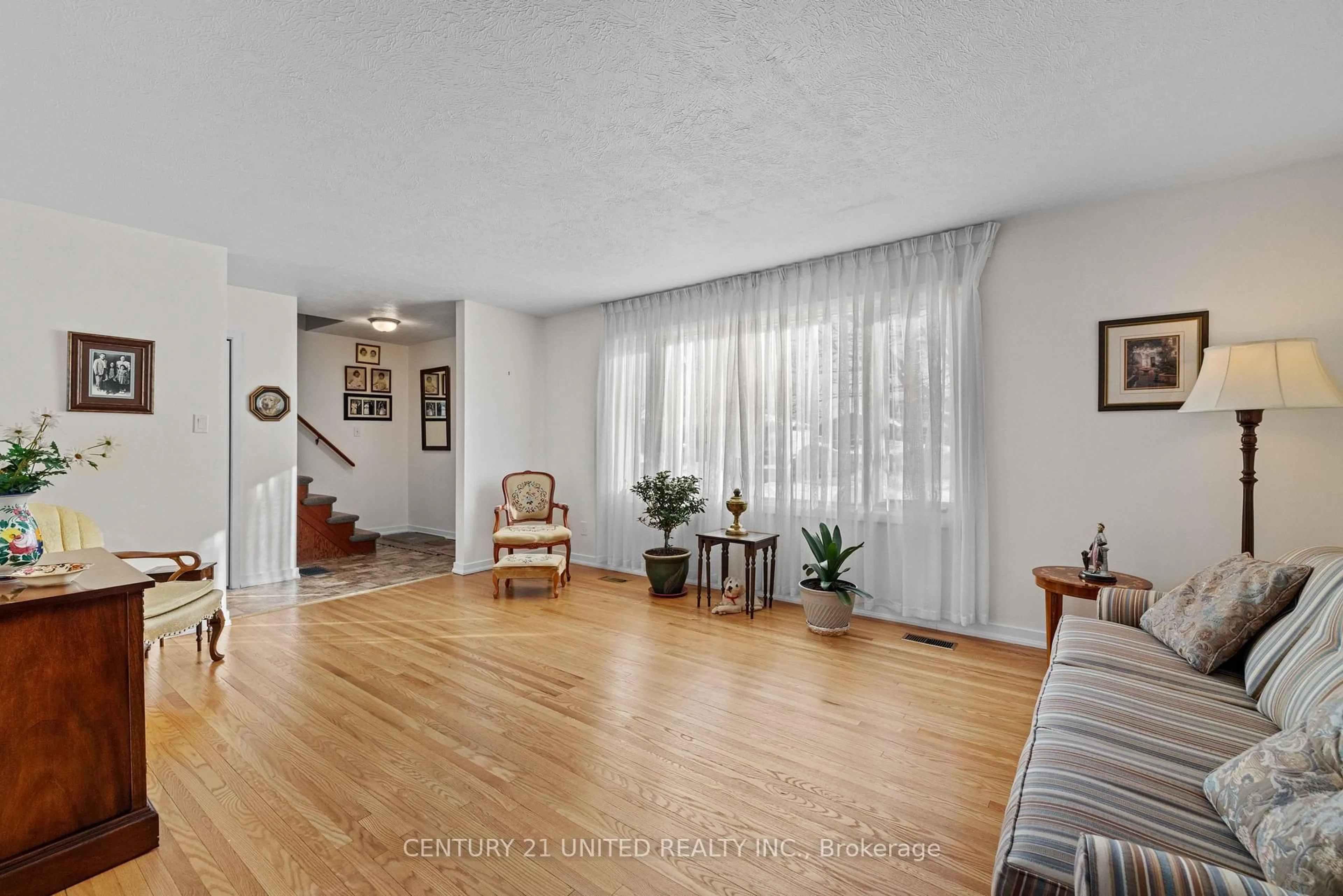 Living room with furniture, unknown for 852 Parkhill Rd, Peterborough Ontario K9J 6P1