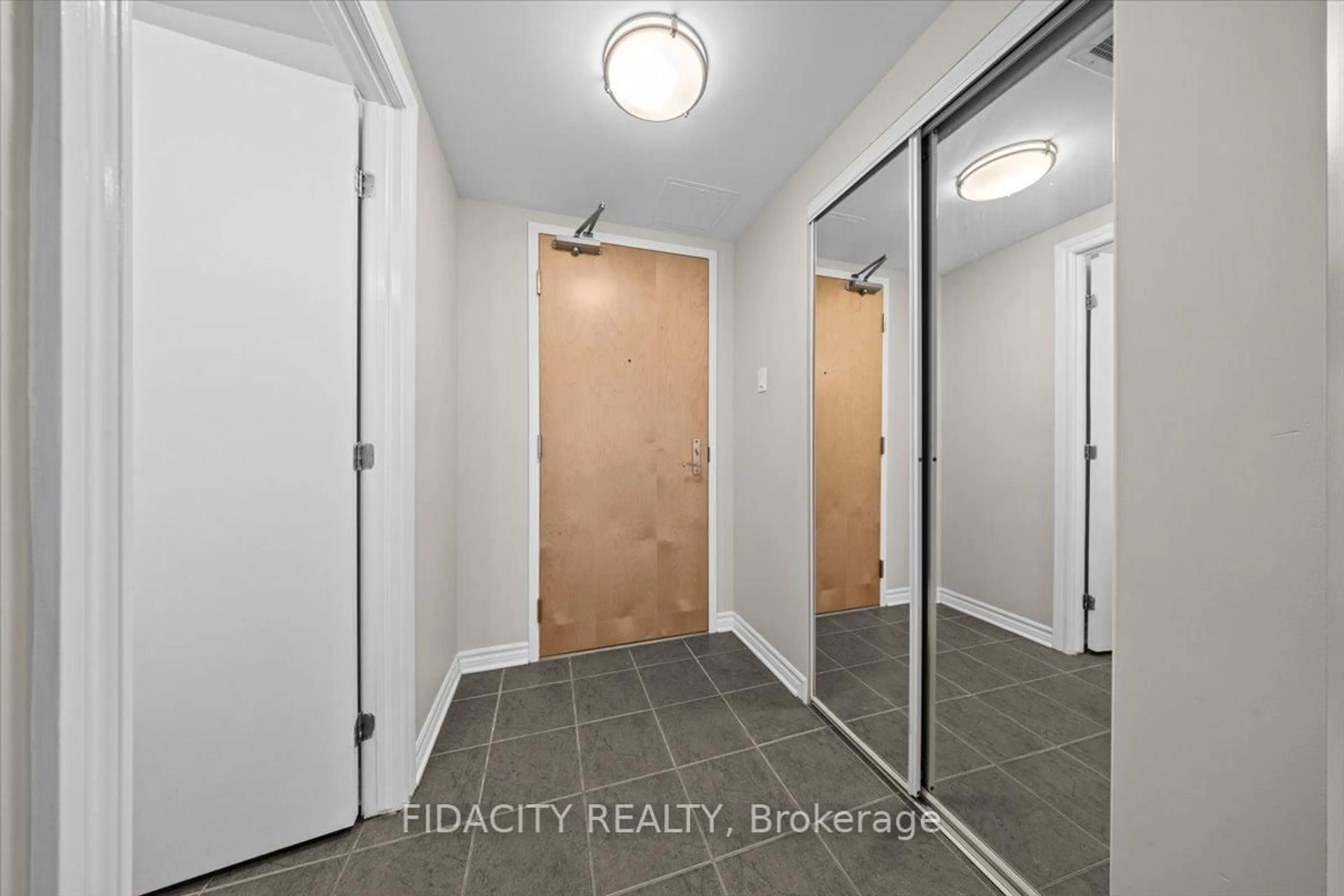 Indoor entryway for 200 Lett St #417, Ottawa Ontario K1R 0A7