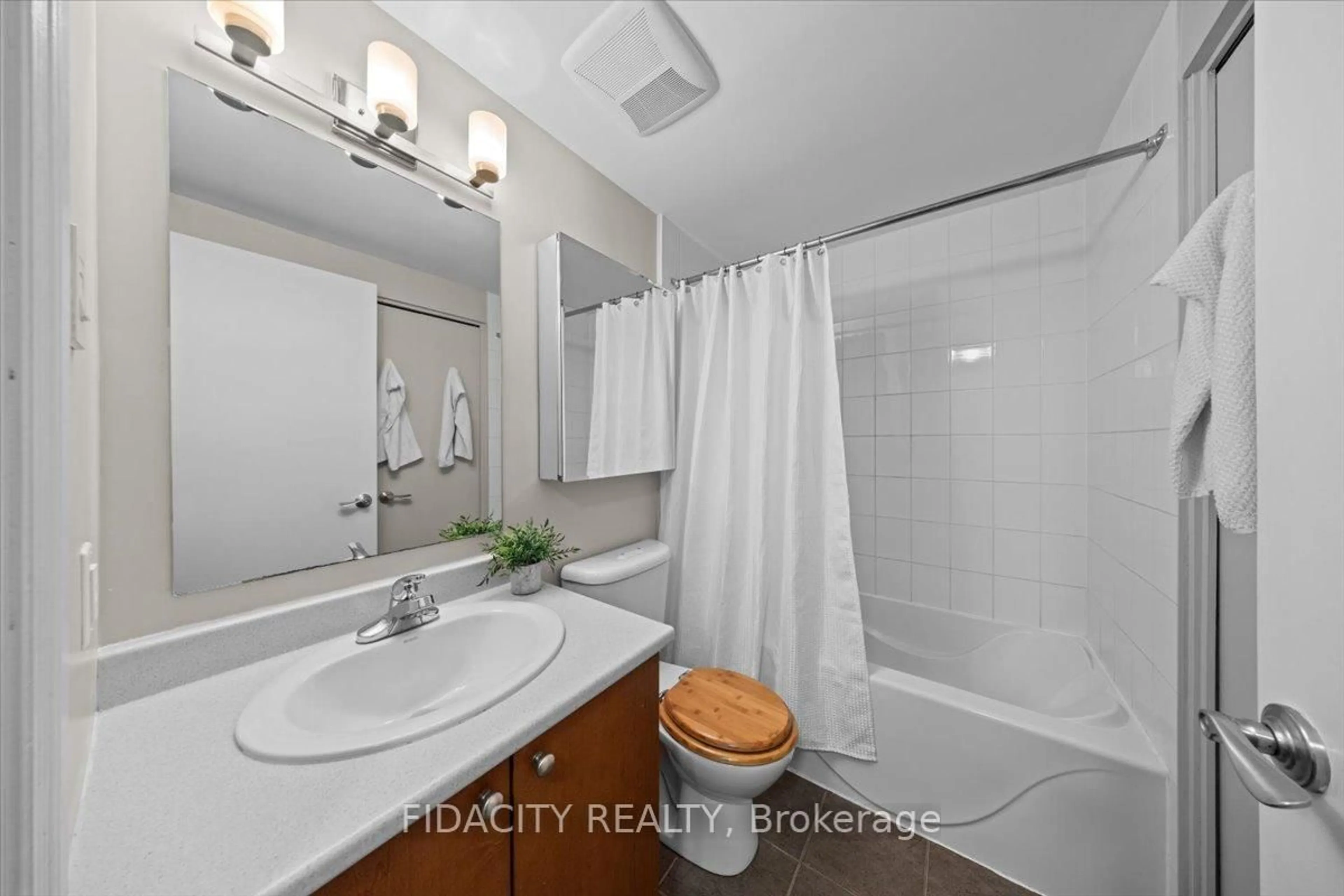 Standard bathroom, ceramic/tile floor for 200 Lett St #417, Ottawa Ontario K1R 0A7