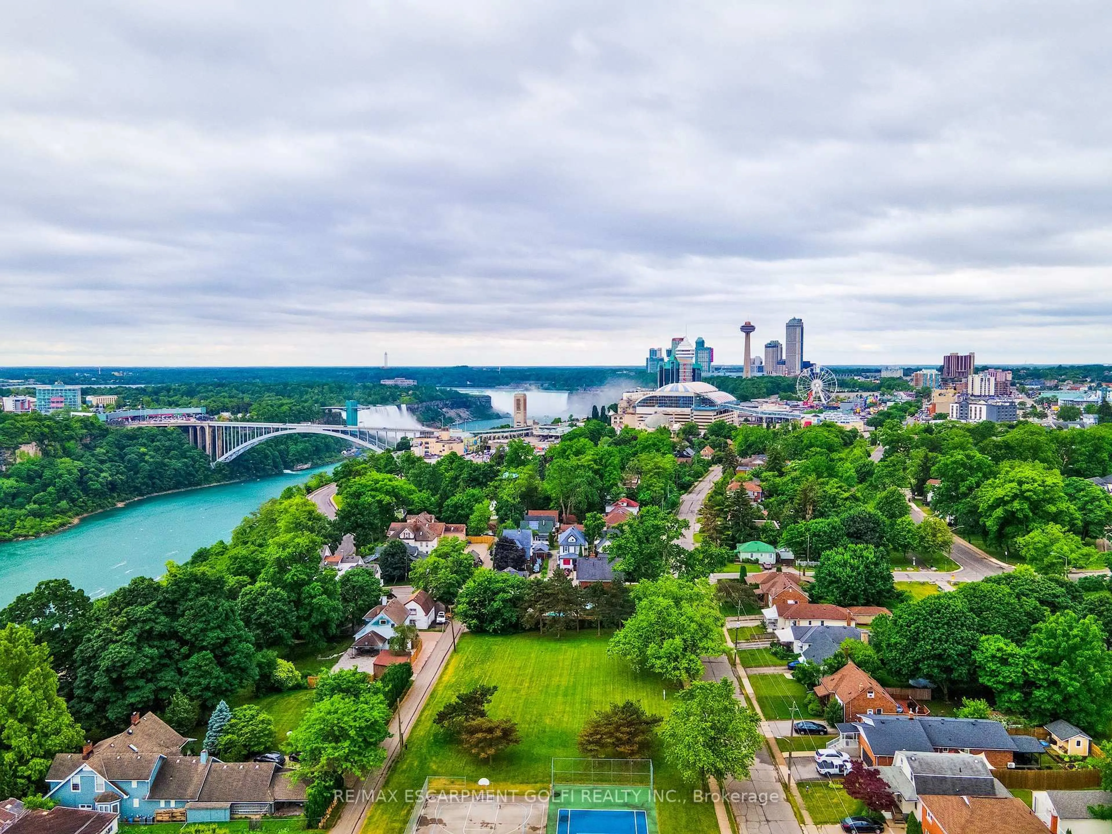 A pic from outside/outdoor area/front of a property/back of a property/a pic from drone, city buildings view from balcony for 4471 First Ave, Niagara Falls Ontario L2E 4G1