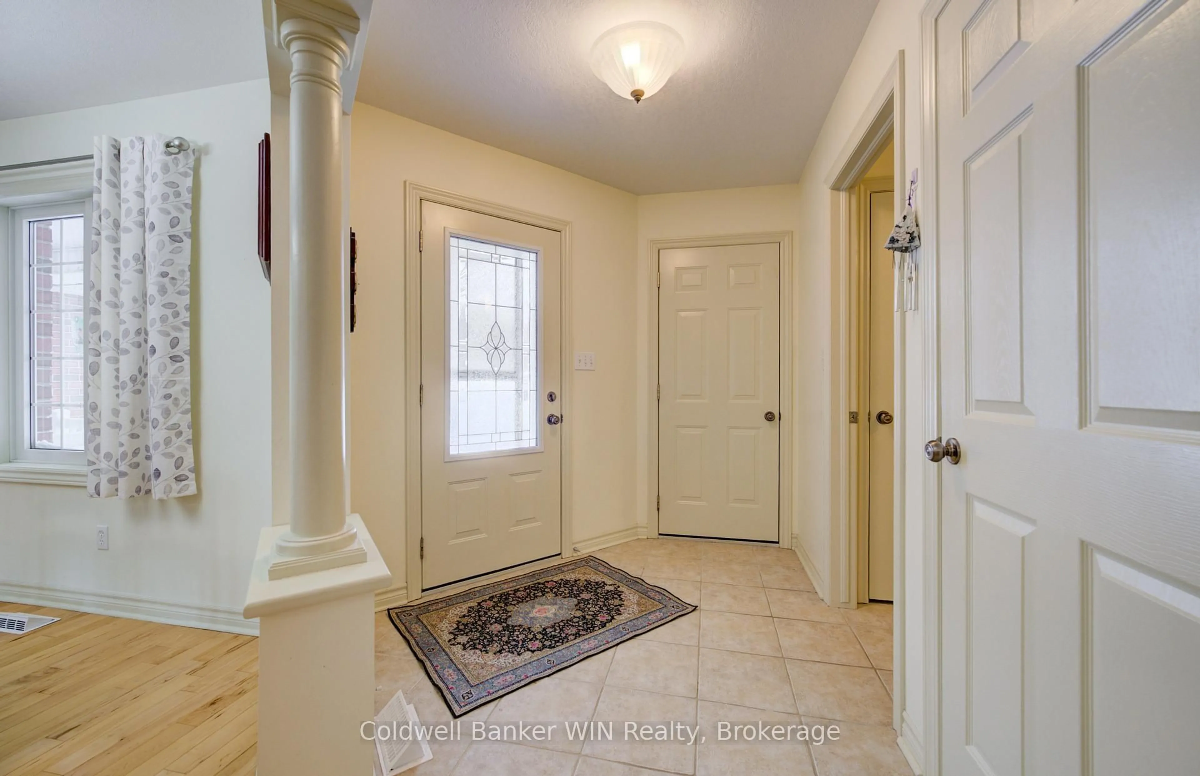 Indoor entryway for 142 MILLER St, Wellington North Ontario N0G 2L3