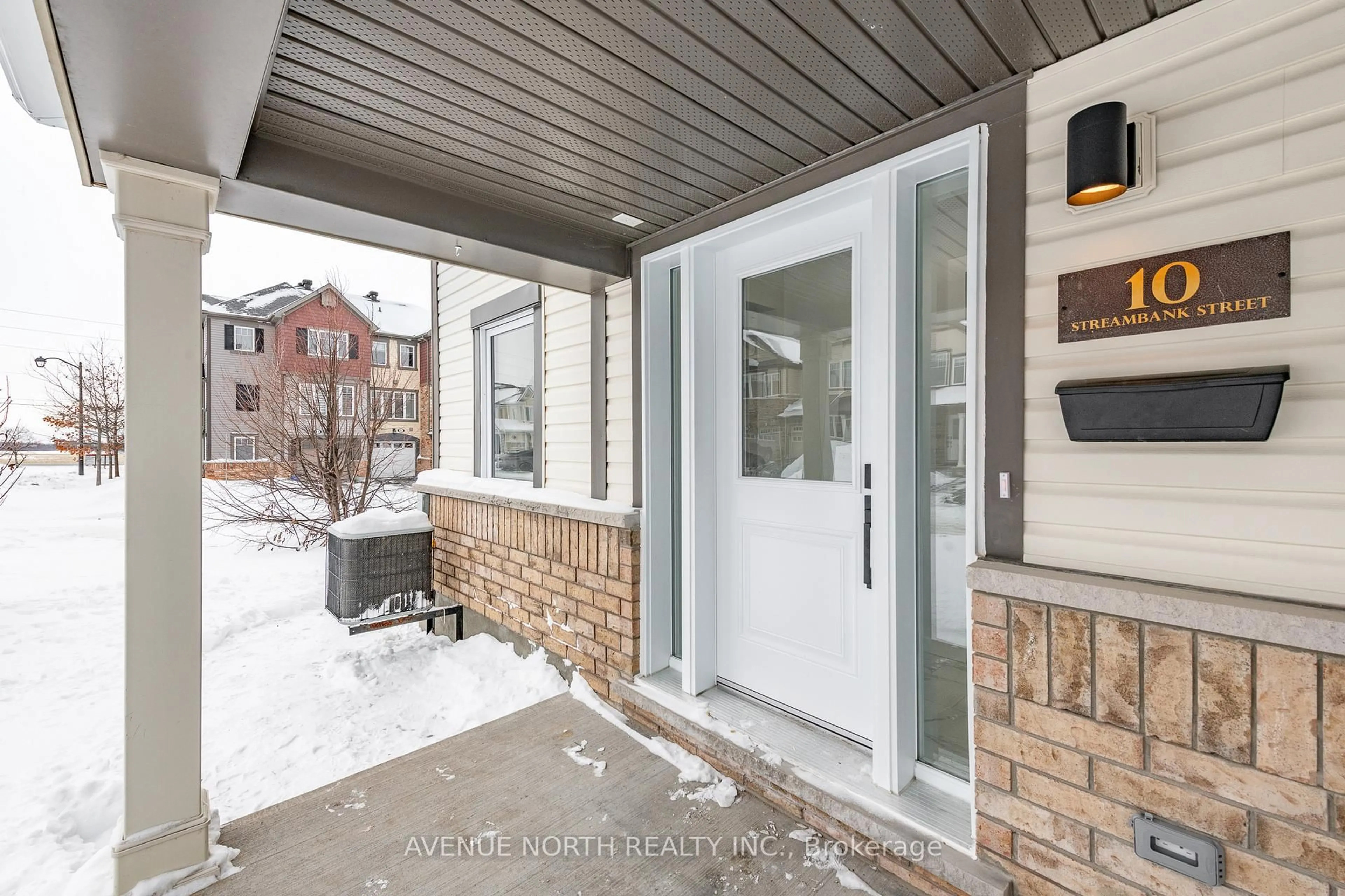 Indoor entryway for 10 Streambank St, Ottawa Ontario K2M 0J9