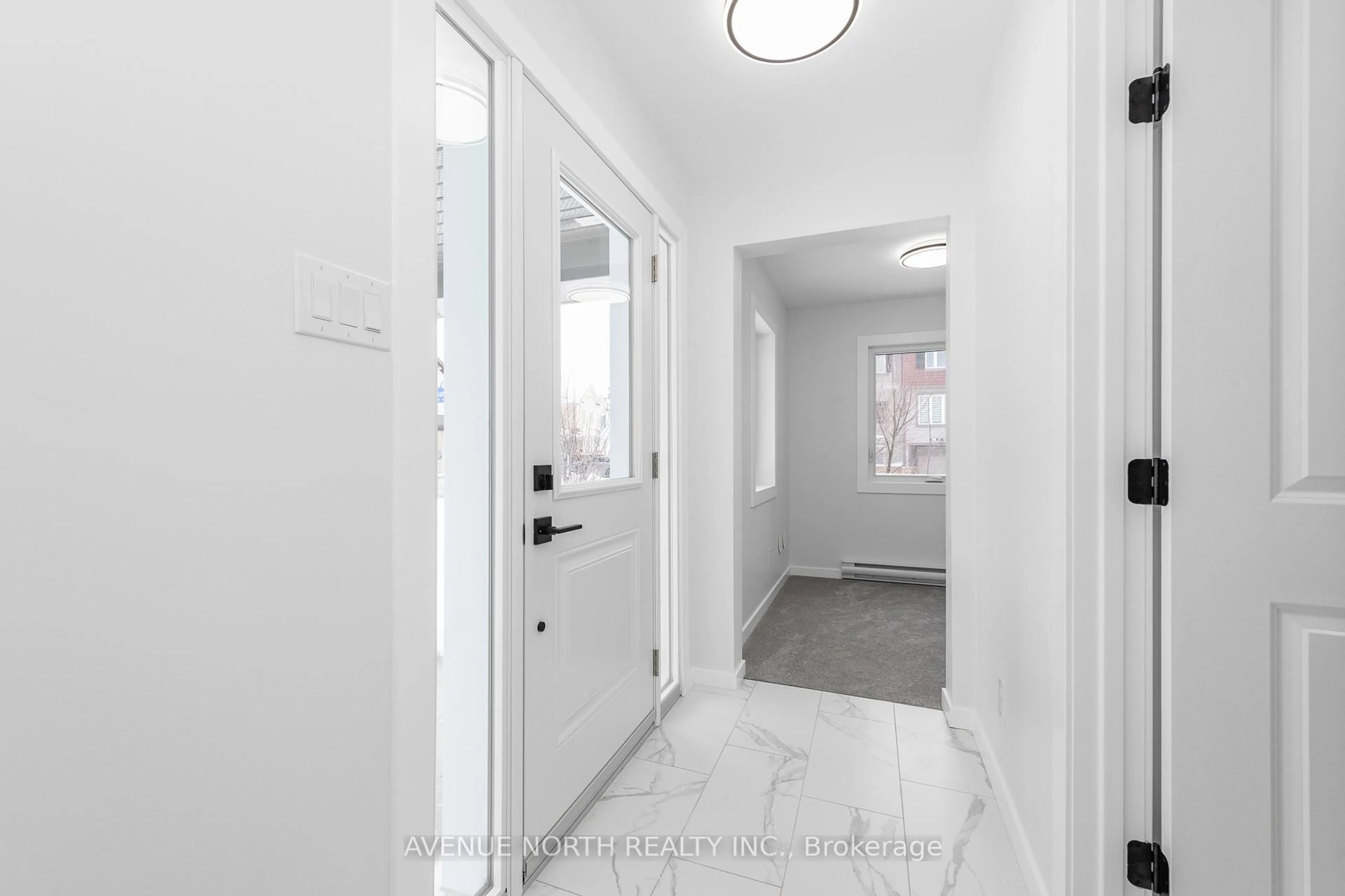 Indoor entryway for 10 Streambank St, Ottawa Ontario K2M 0J9